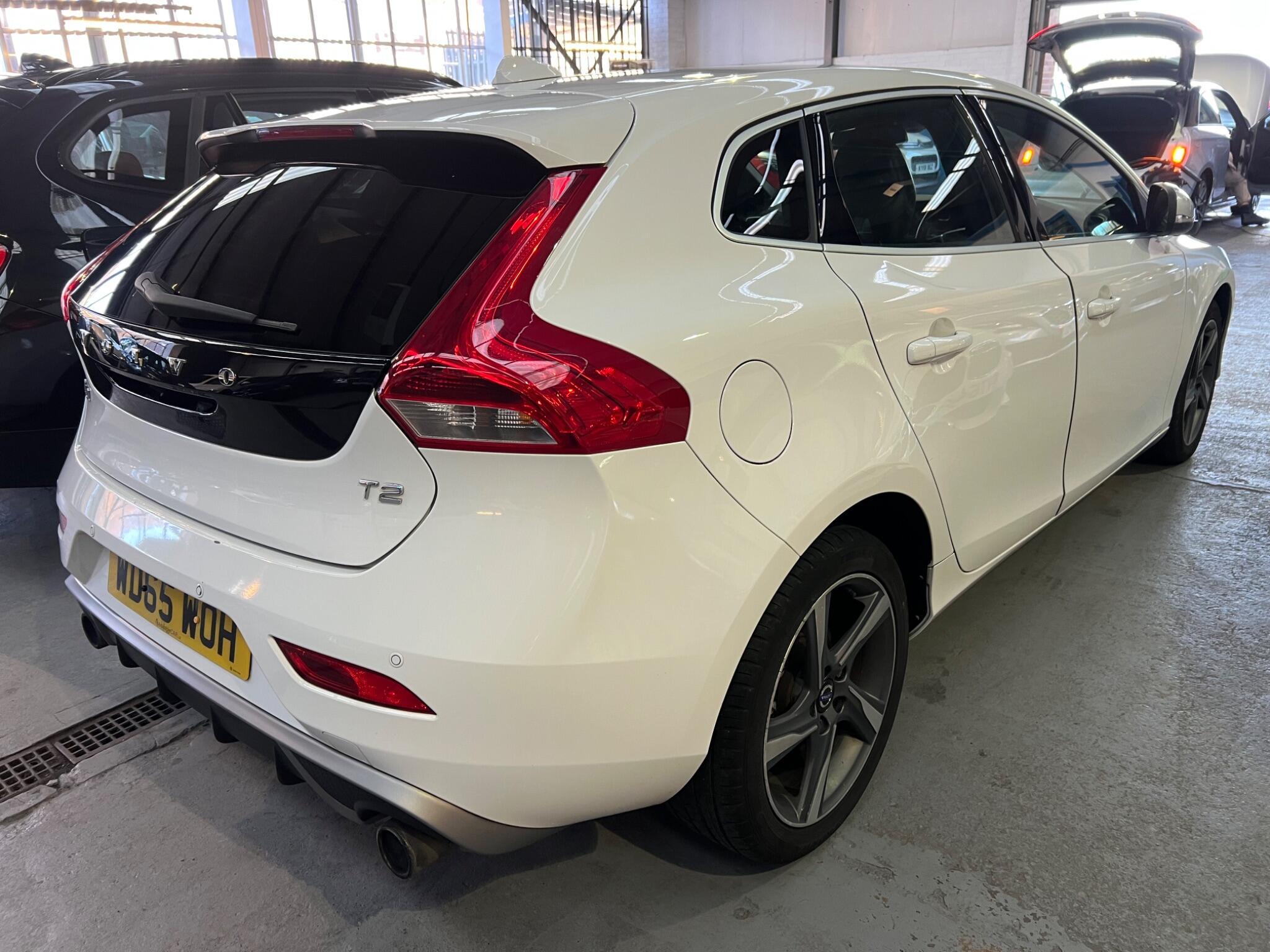 Volvo V40 - Image 14