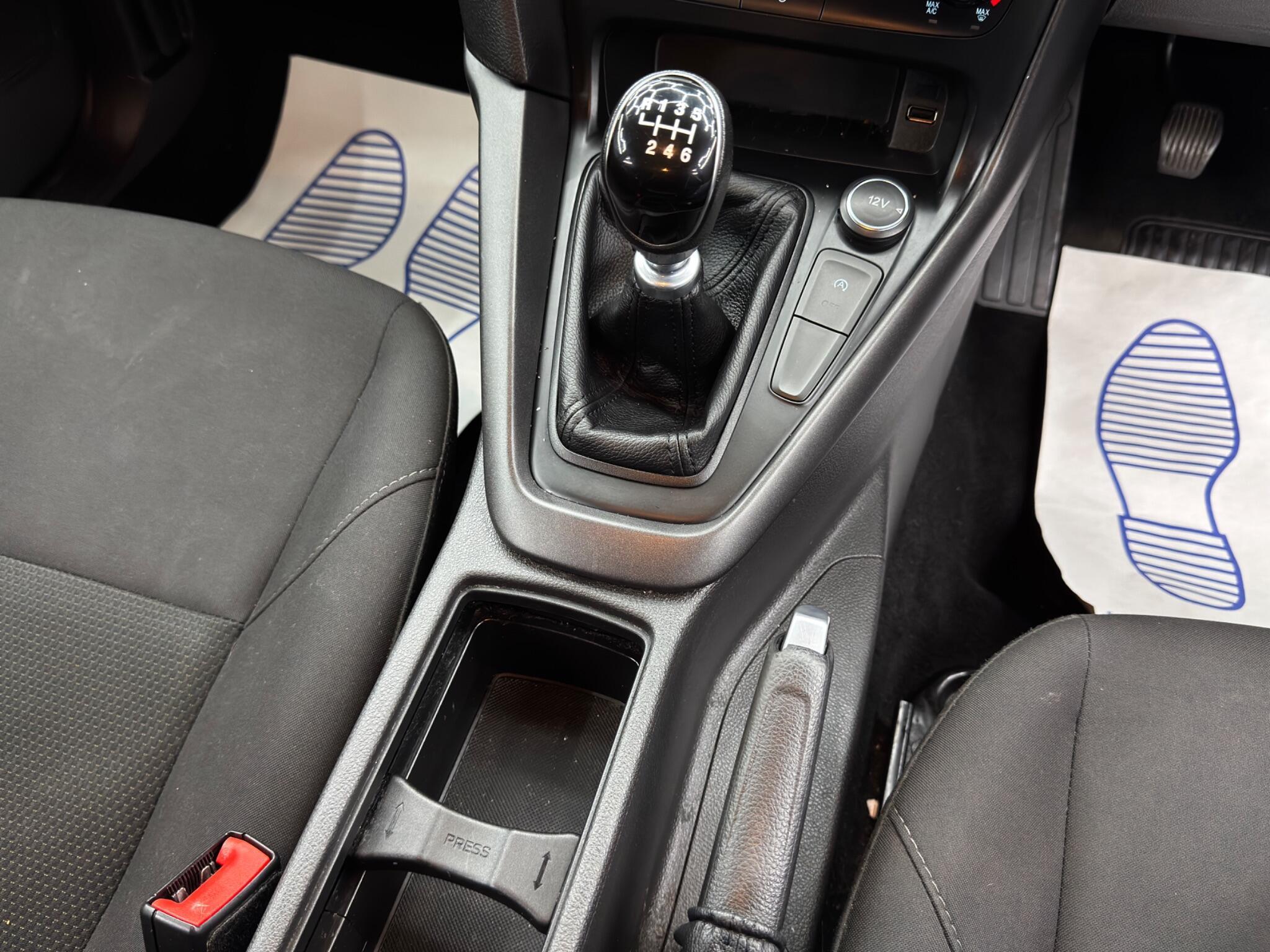 Ford Focus - Image 24