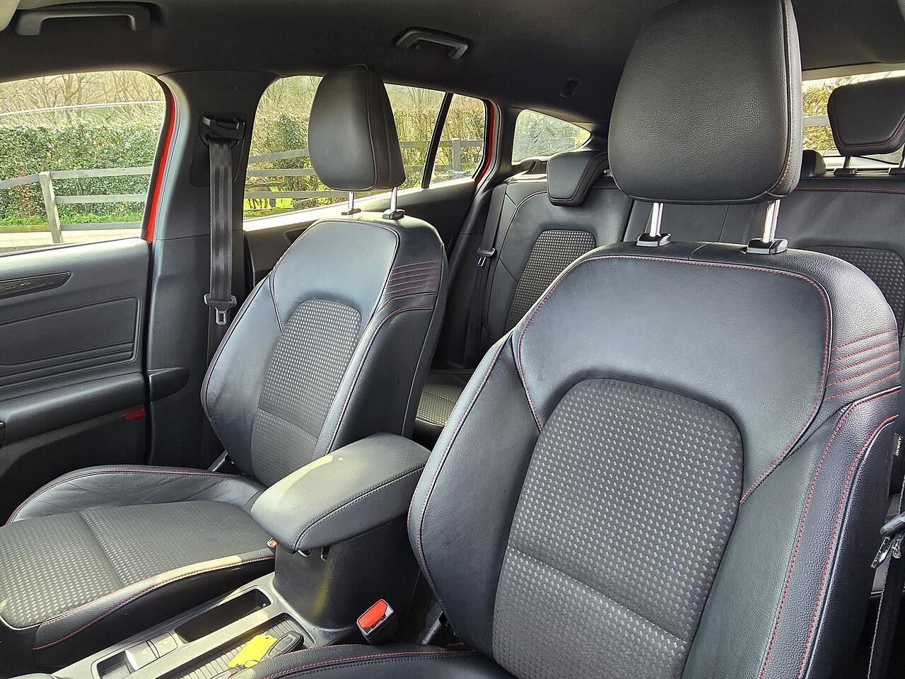 Ford Focus - Image 31