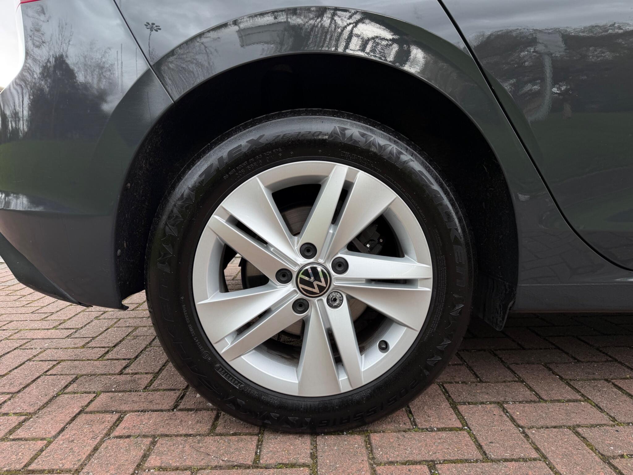 Volkswagen Golf - Image 24