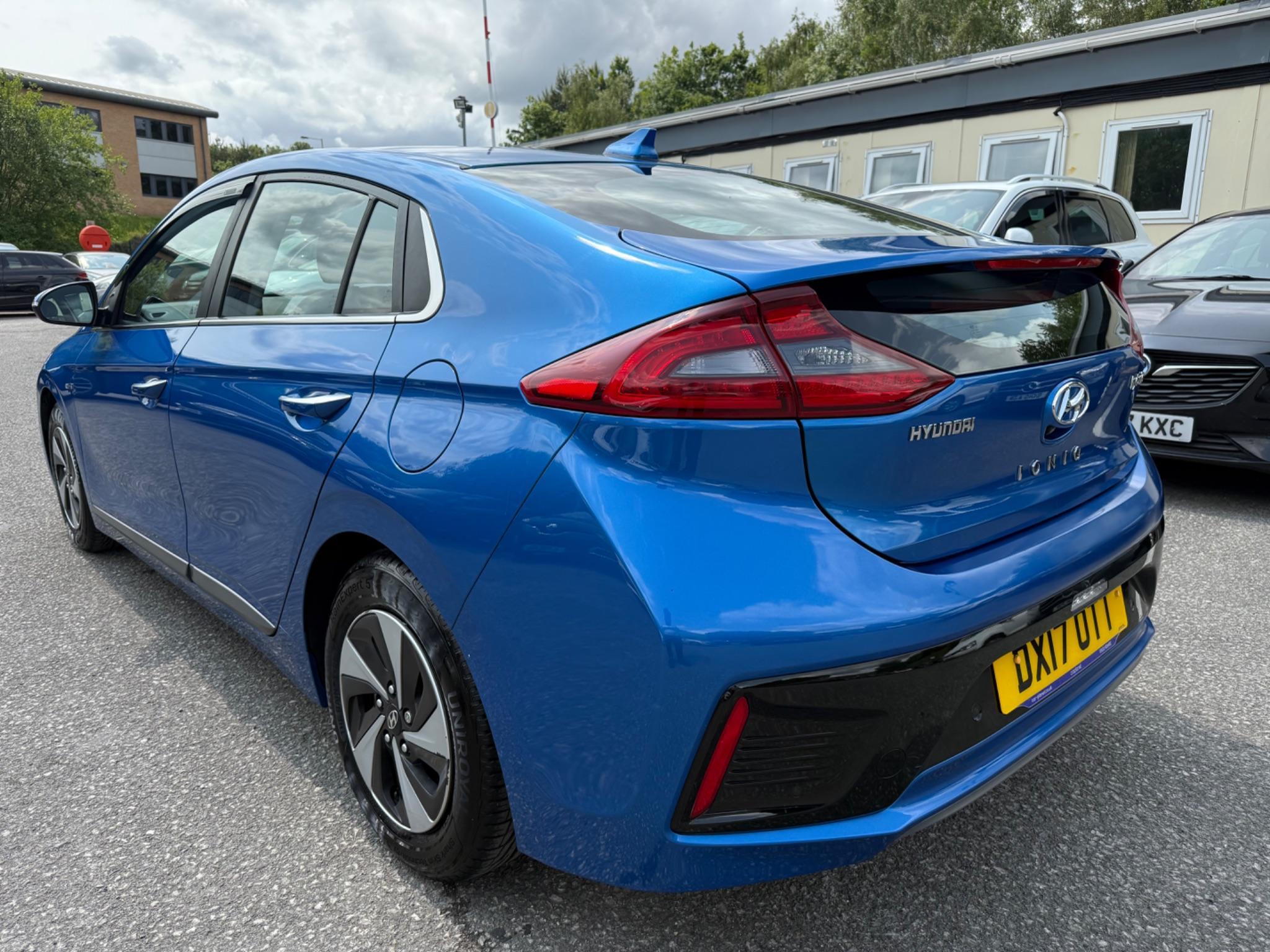 Hyundai Ioniq - Image 10