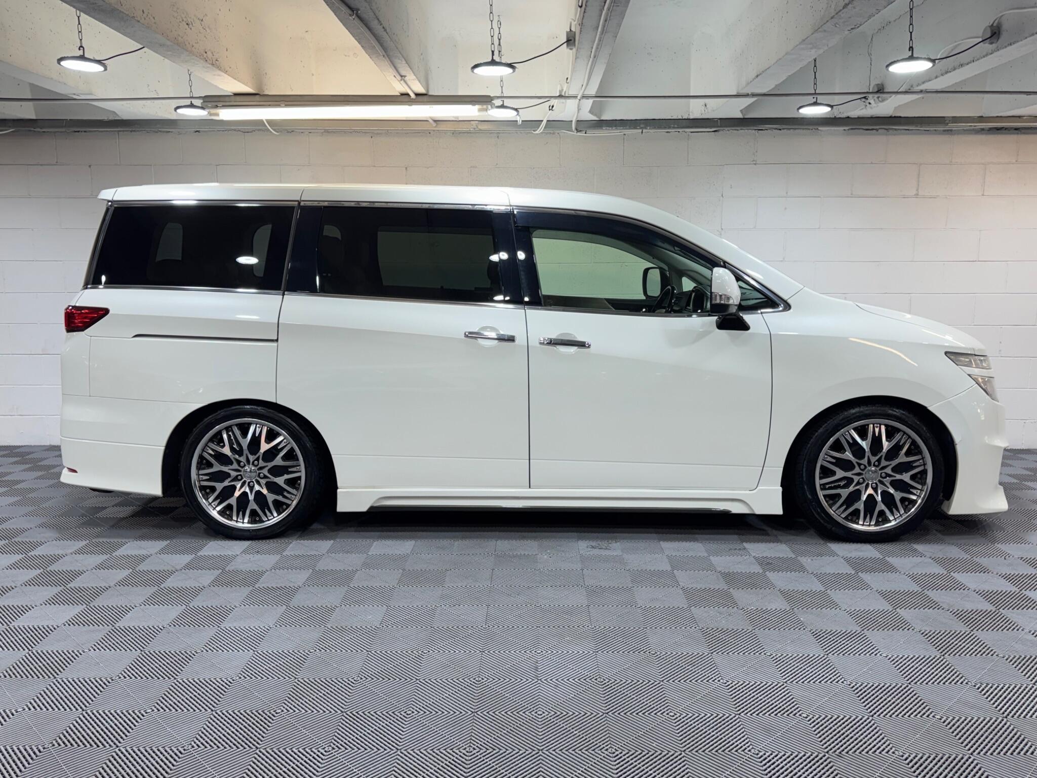 Nissan Elgrand - Image 5