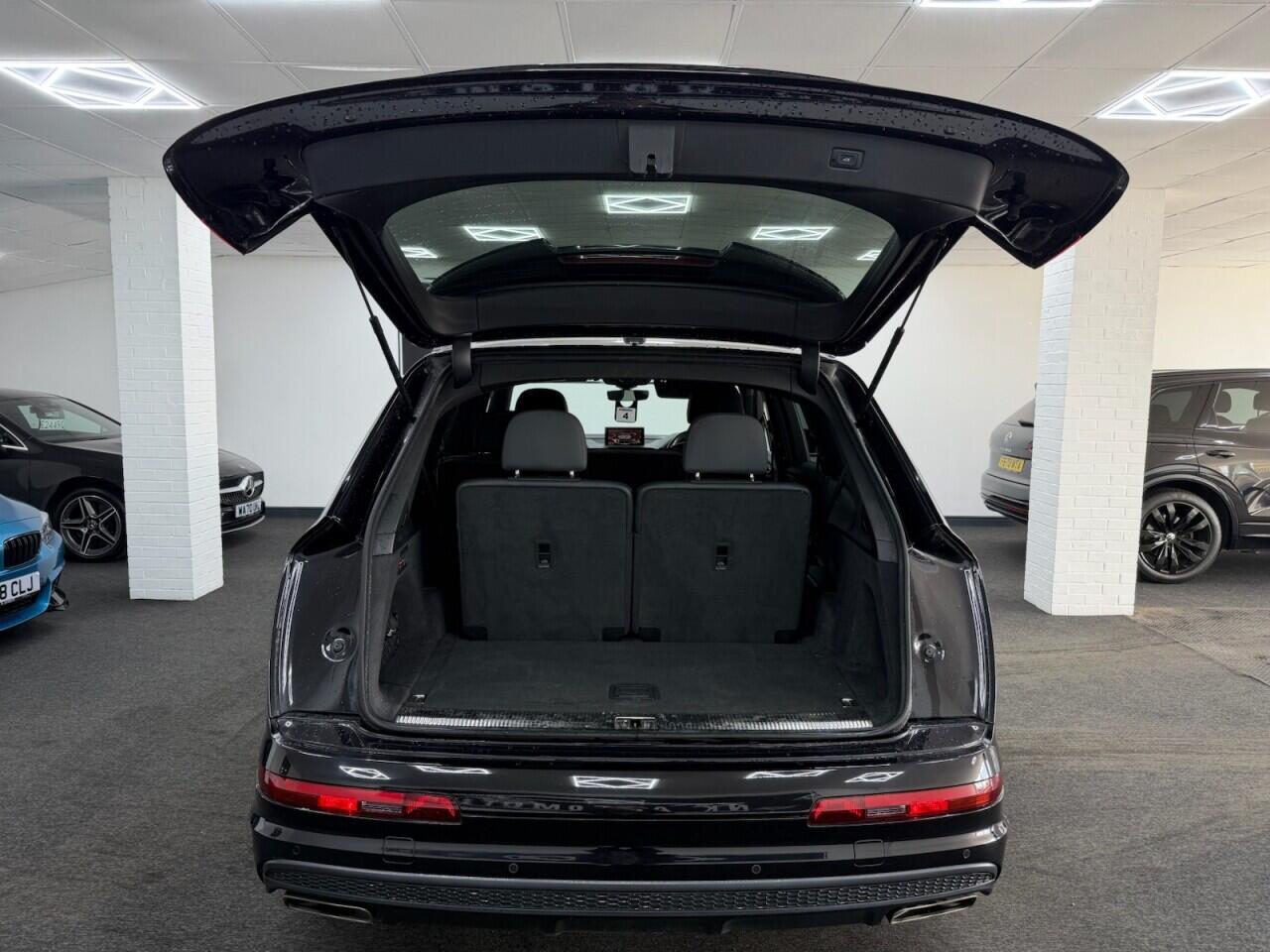 Audi Q7 - Image 22