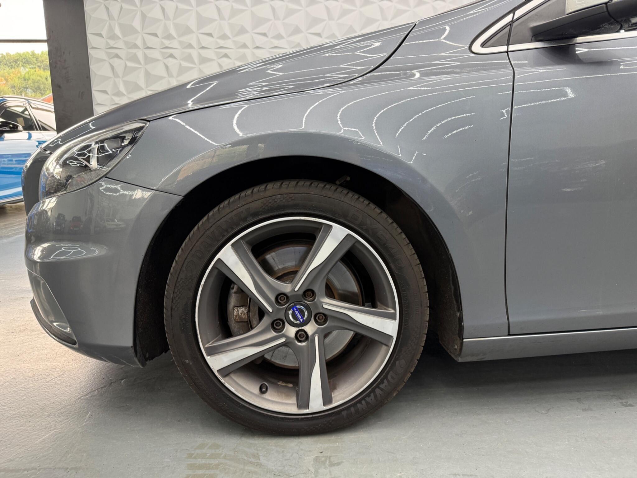 Volvo V40 - Image 10
