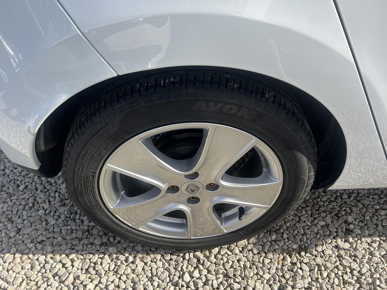 Renault Clio - Image 20