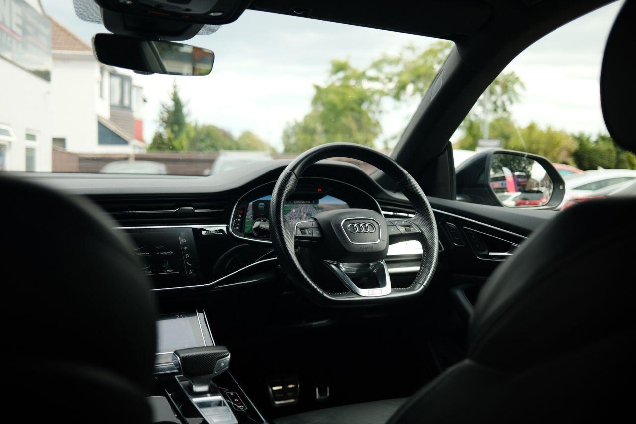 Audi Q8 - Image 3