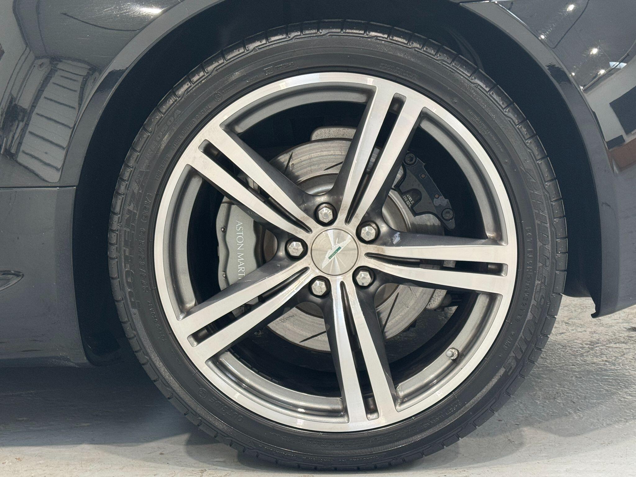 Aston Martin Vantage - Image 23