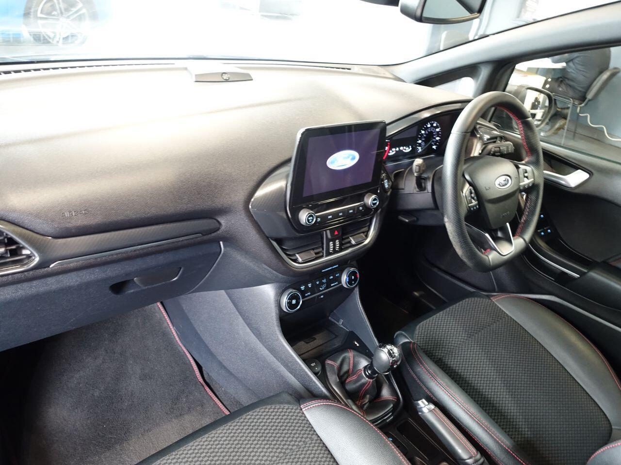 Ford Fiesta - Image 11