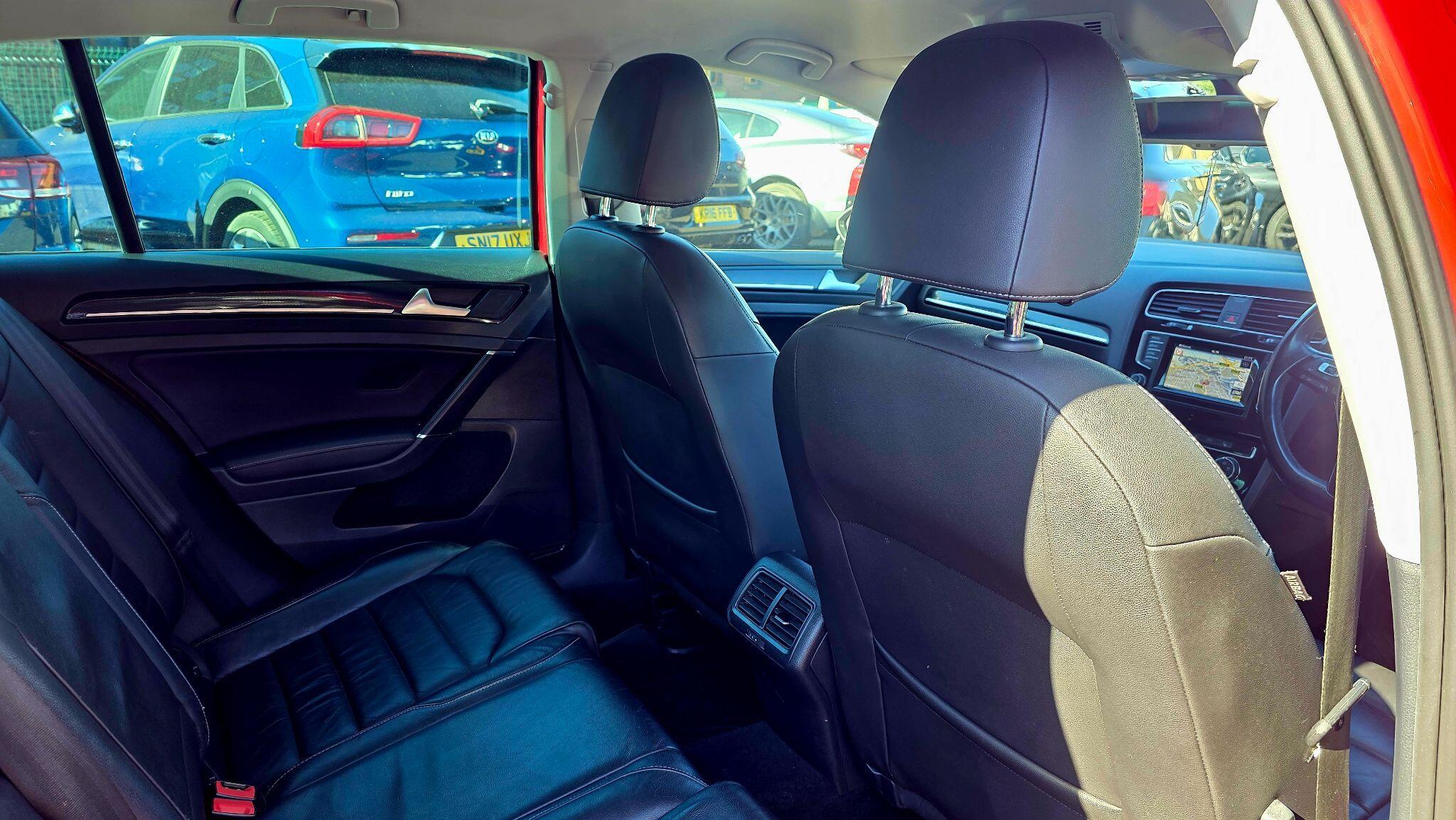 Volkswagen Golf - Image 18
