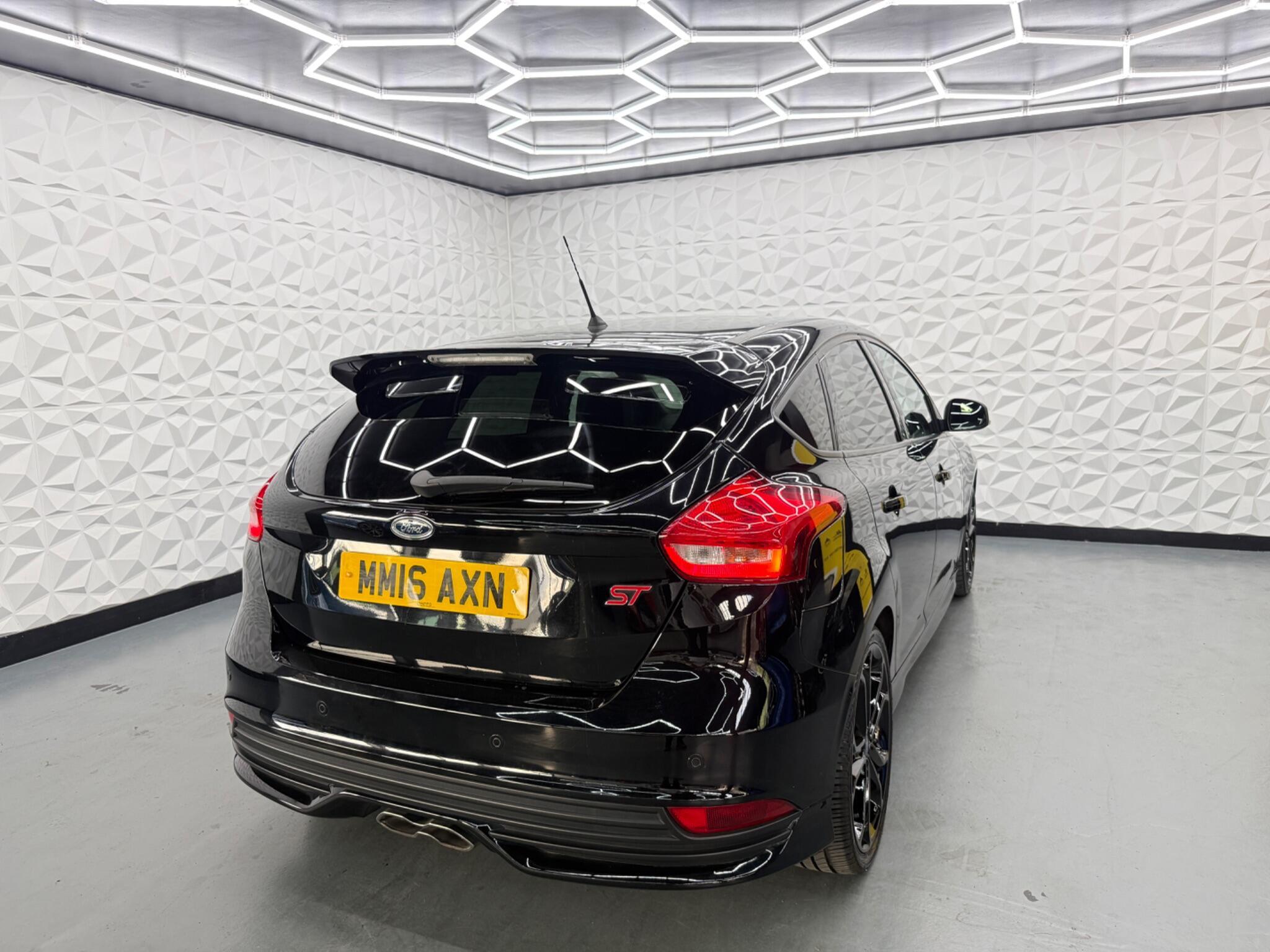 Ford Focus - Image 11