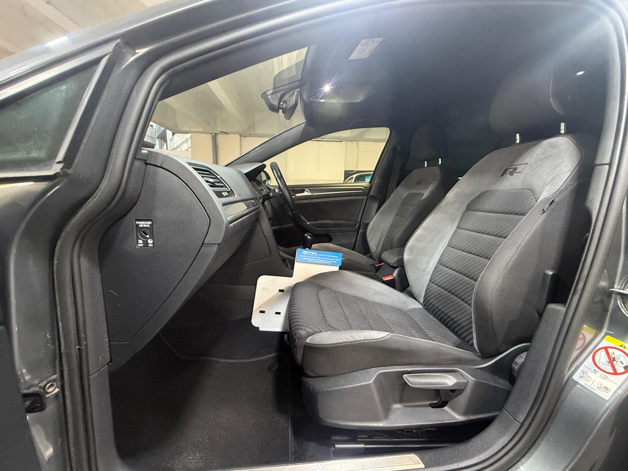 Volkswagen Golf - Image 9