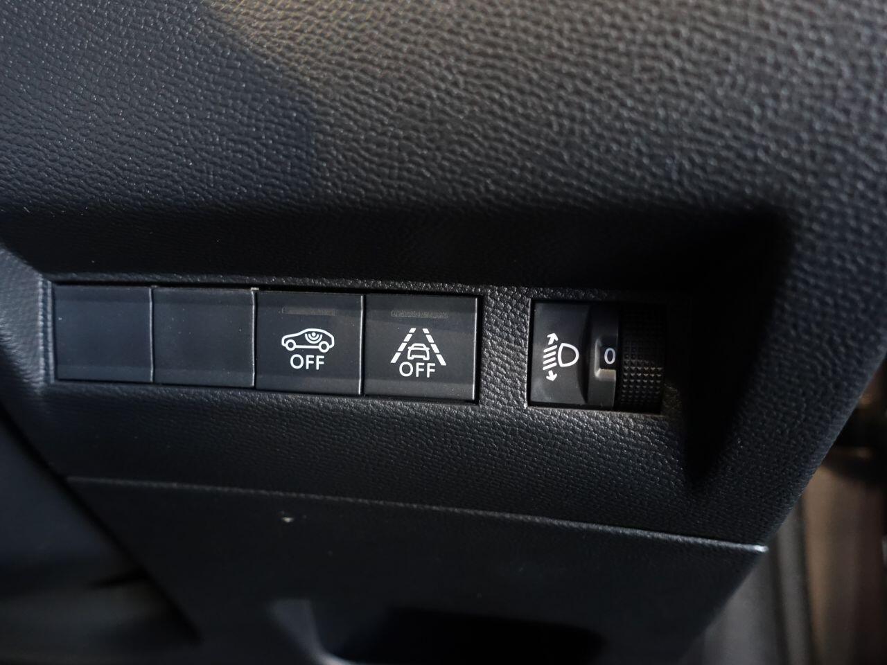 Peugeot E-208 - Image 17
