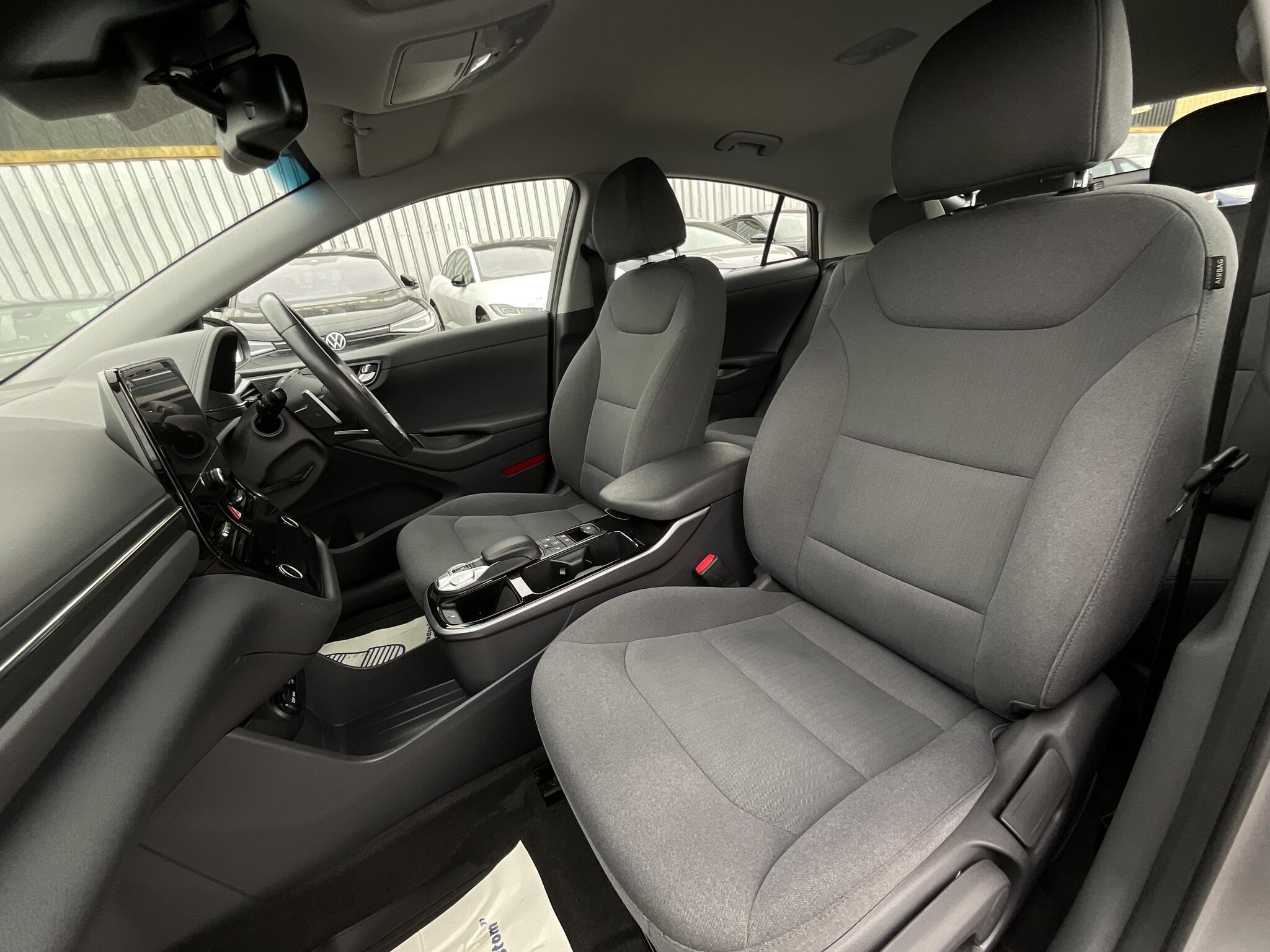 Hyundai Ioniq - Image 18