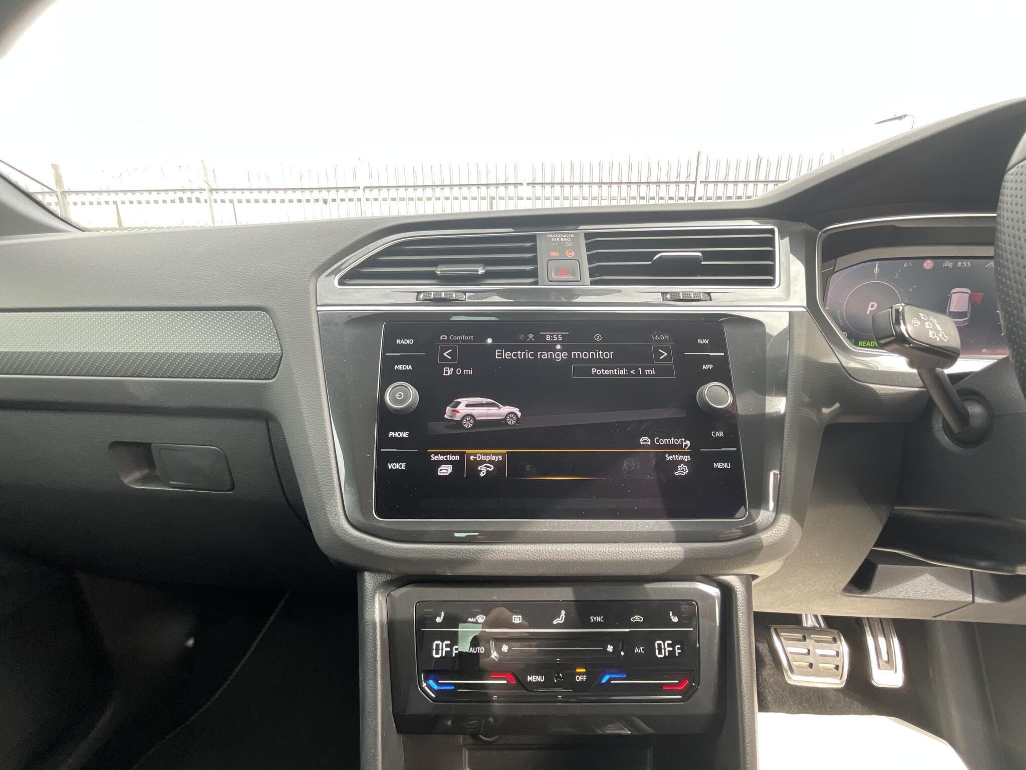 Volkswagen Tiguan - Image 20