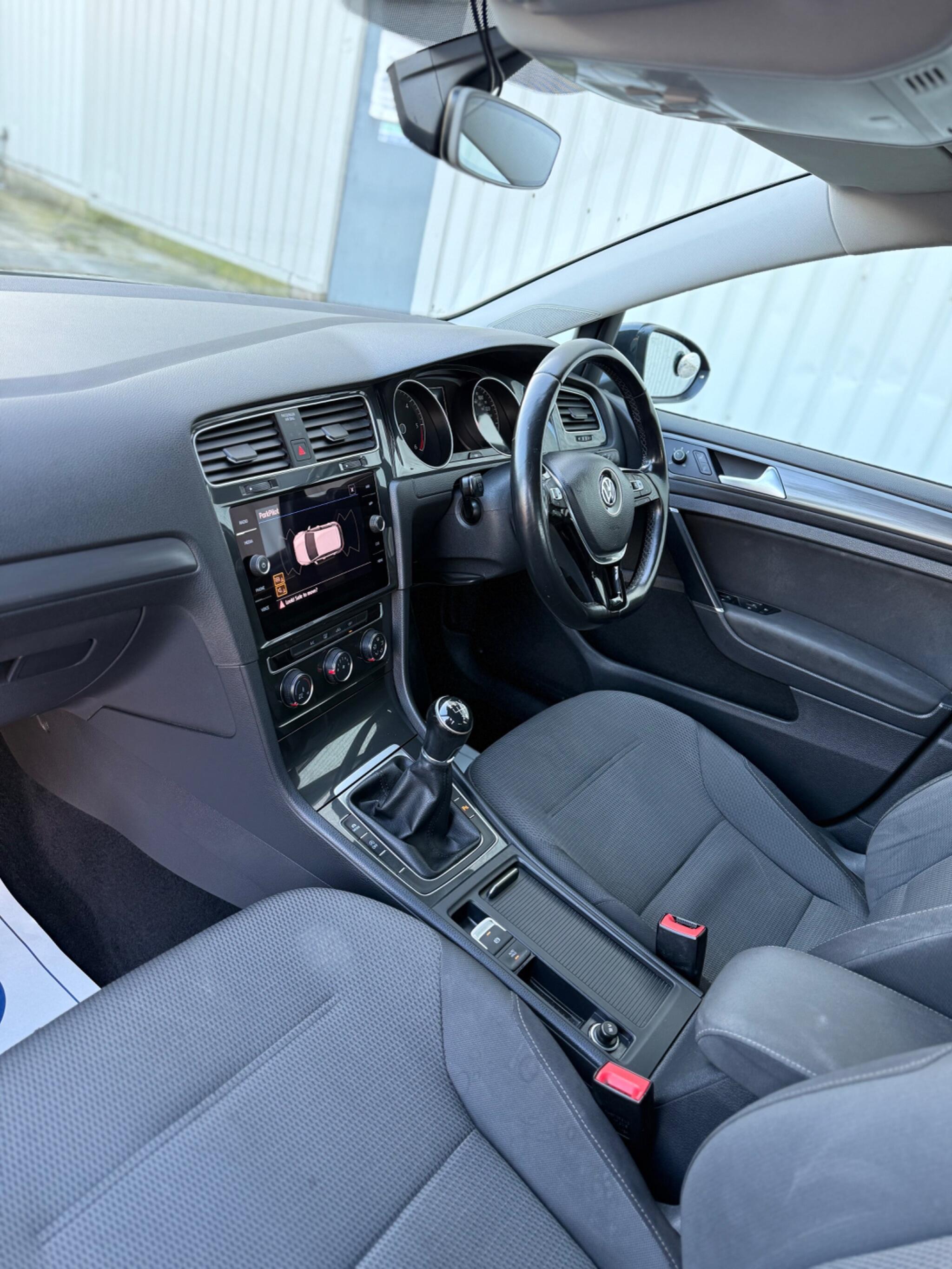 Volkswagen Golf - Image 23