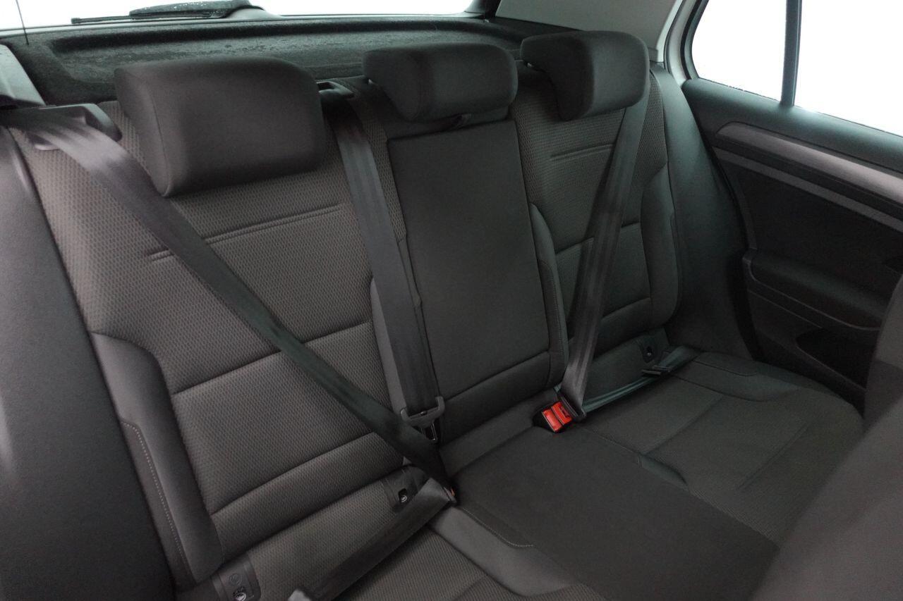 Volkswagen Golf - Image 18
