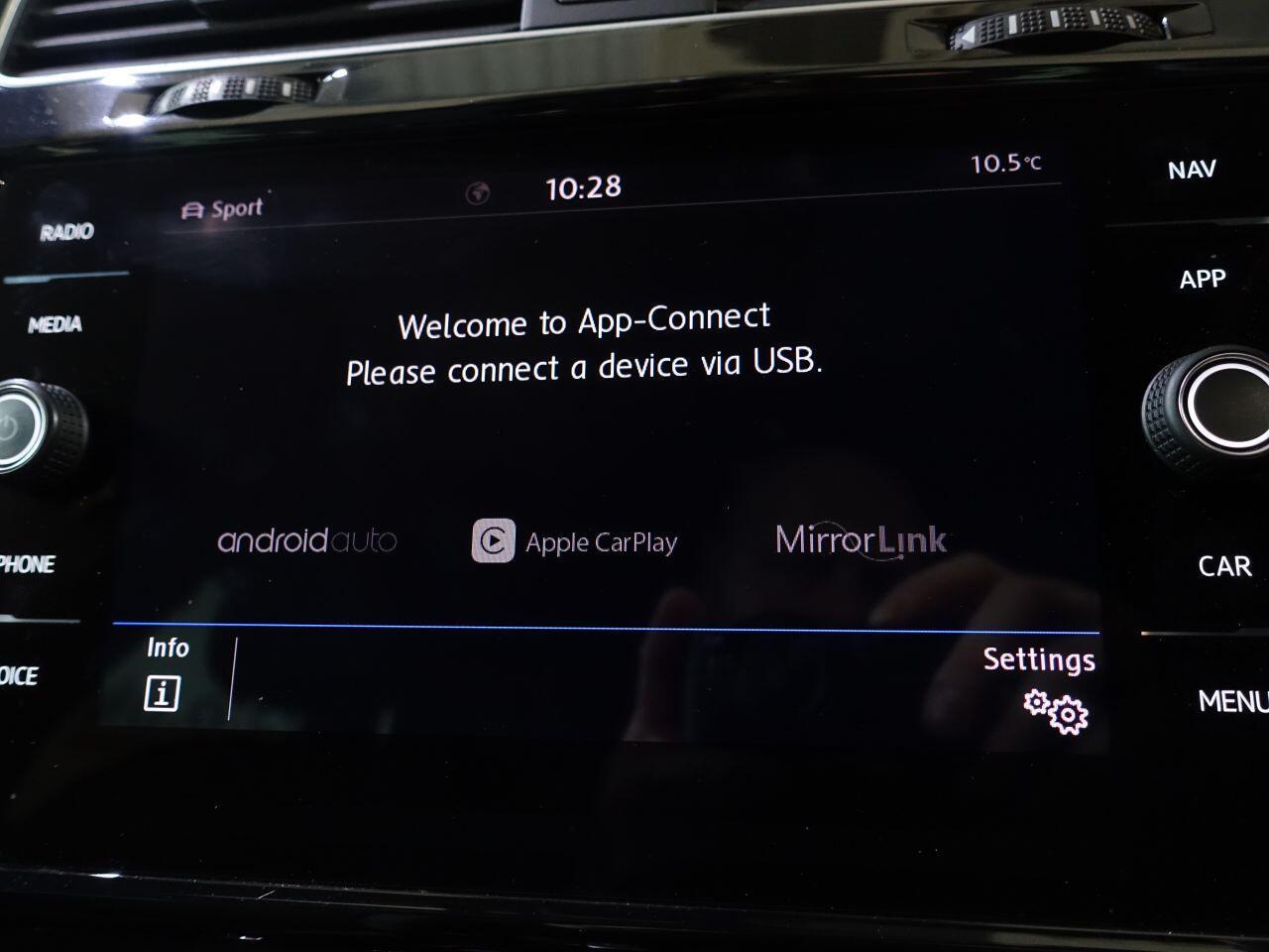 Volkswagen Golf - Image 31