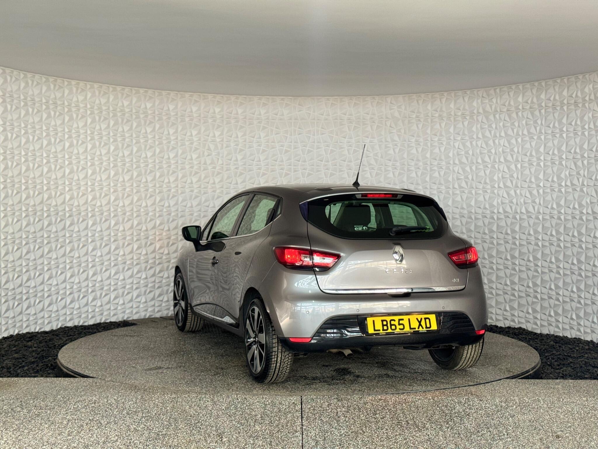 Renault Clio - Image 16
