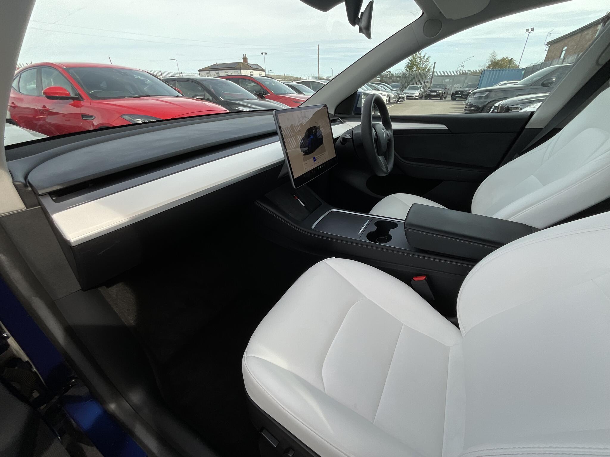 Tesla Model Y - Image 18
