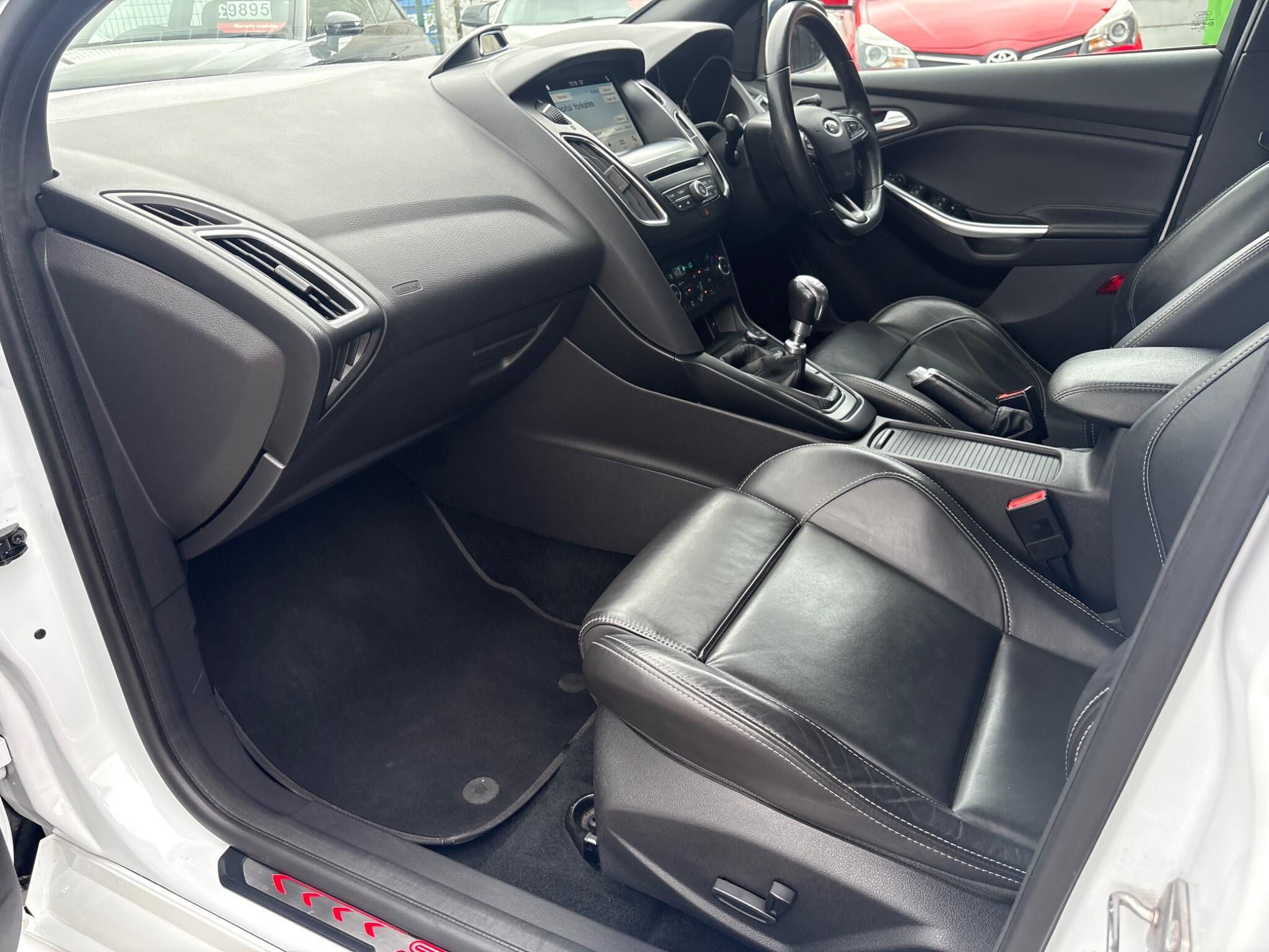 Ford Focus - Image 28