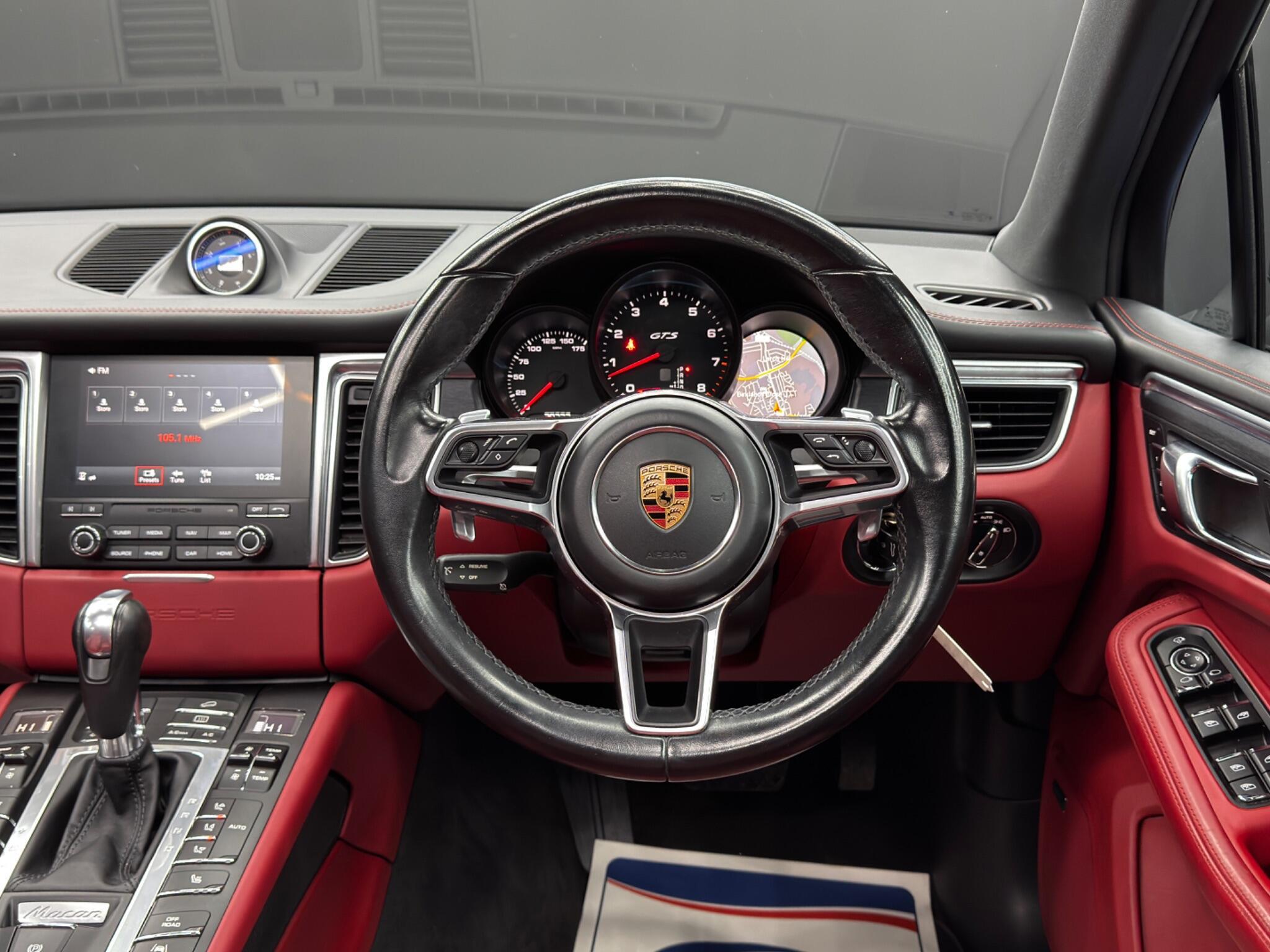 Porsche Macan - Image 18