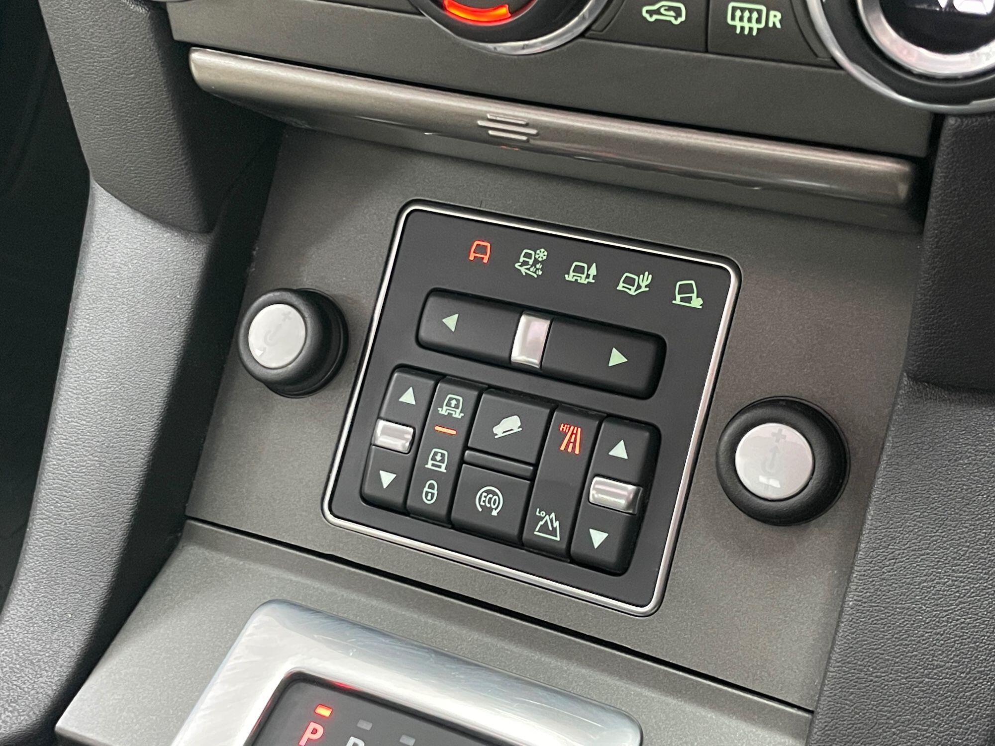 Land Rover DISCOVERY 4 - Image 55