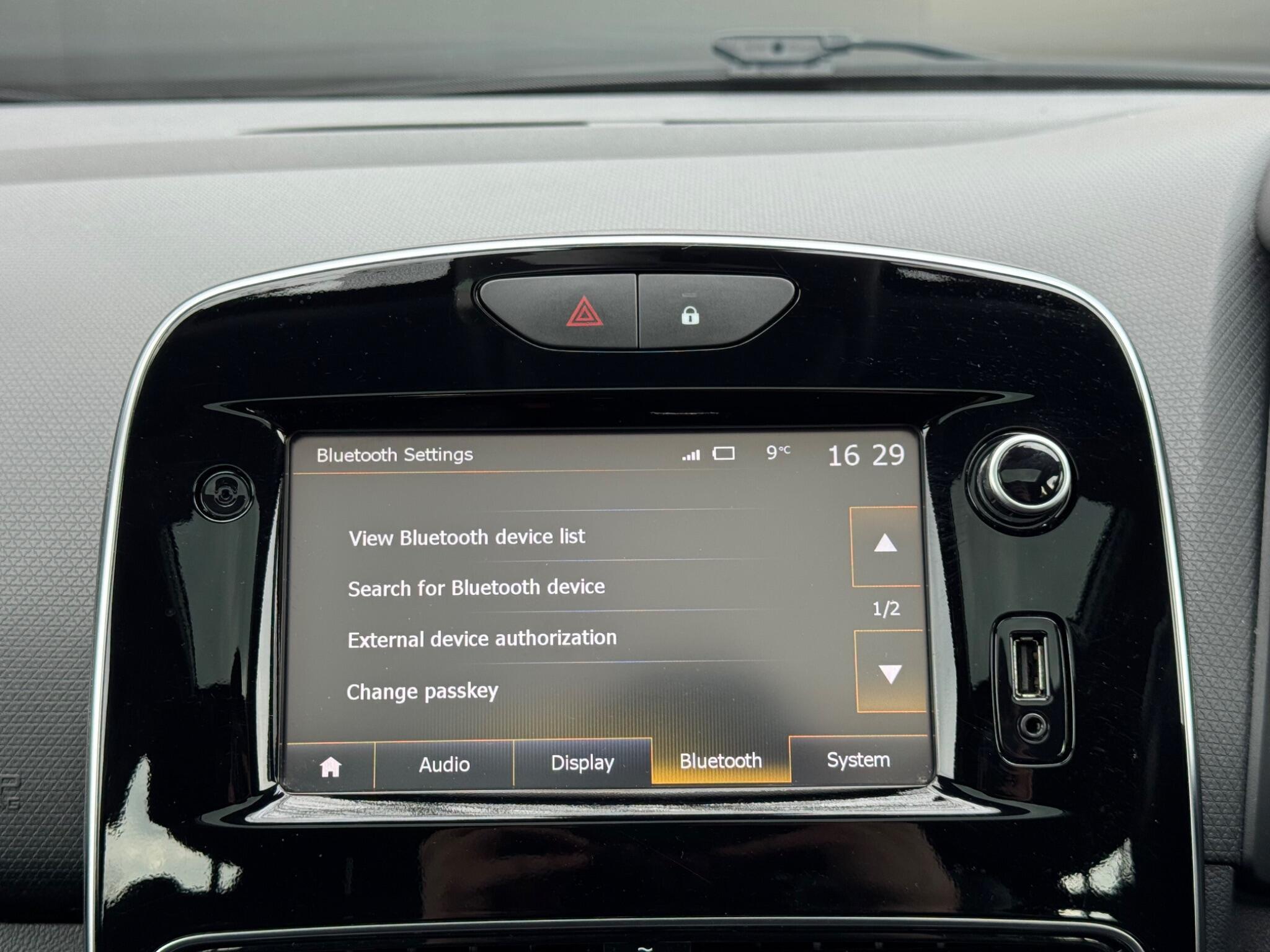 Renault Clio - Image 48