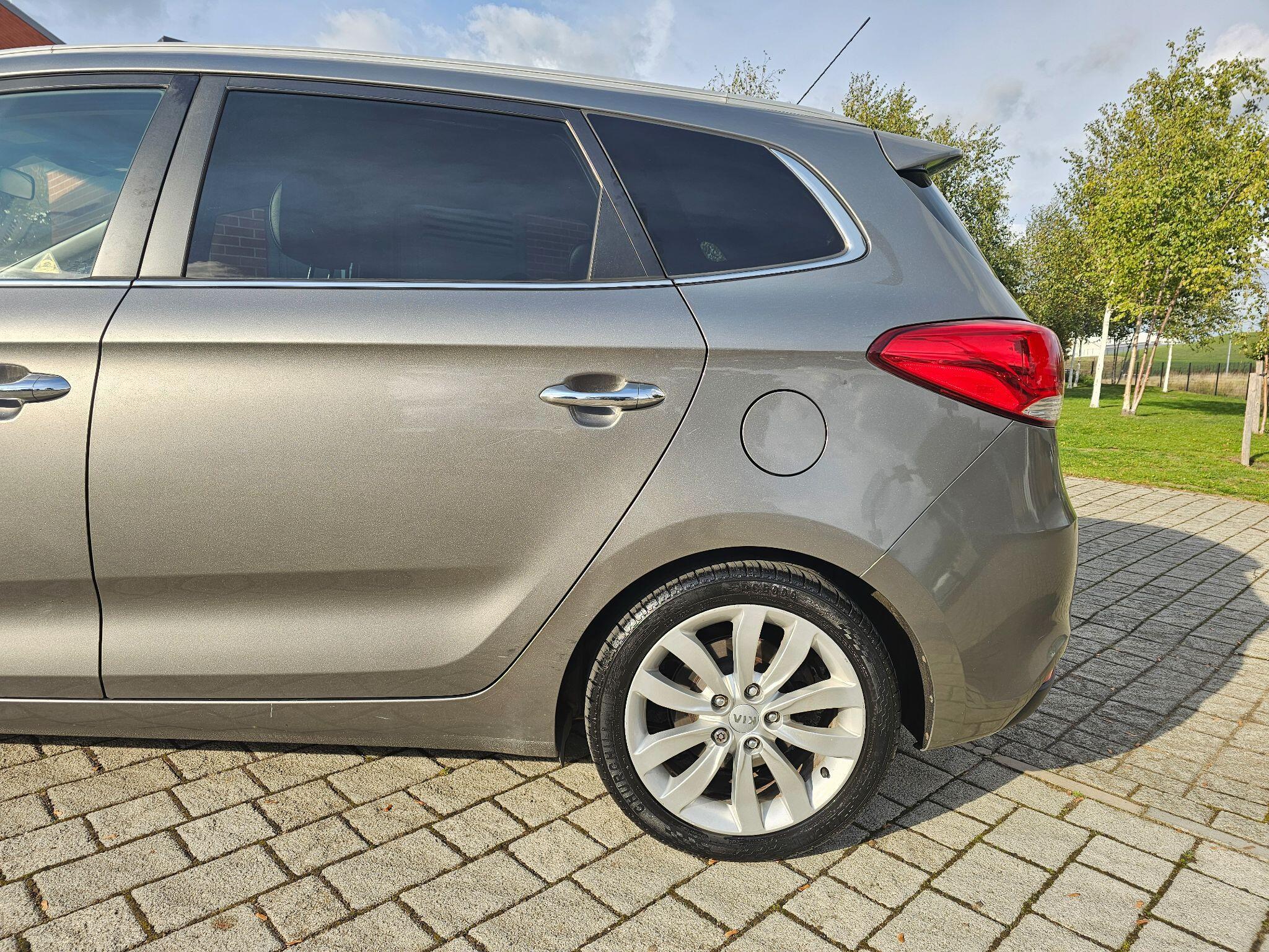 Kia Carens - Image 14