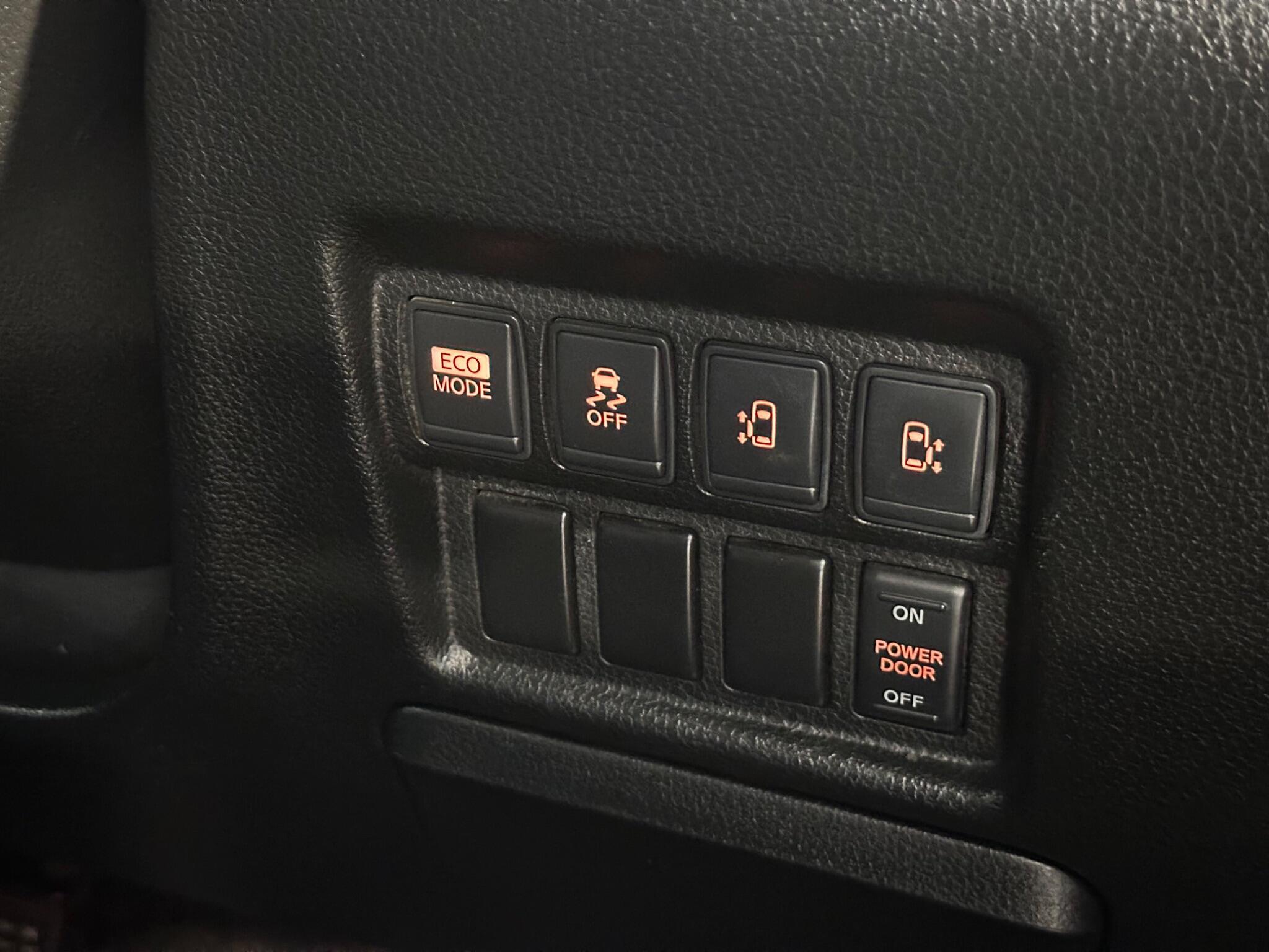 Nissan Elgrand - Image 11