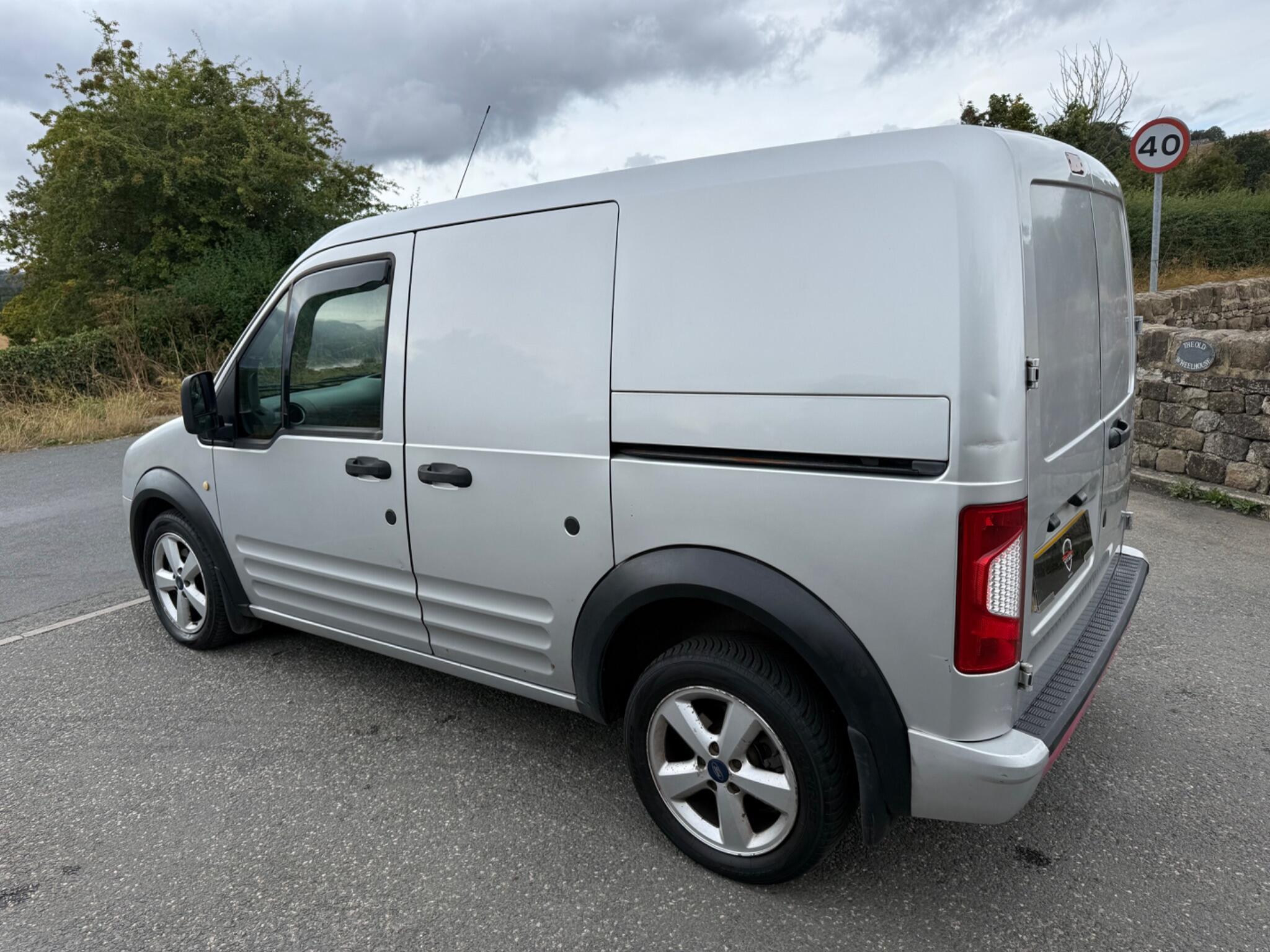 Ford Transit Connect - Image 8
