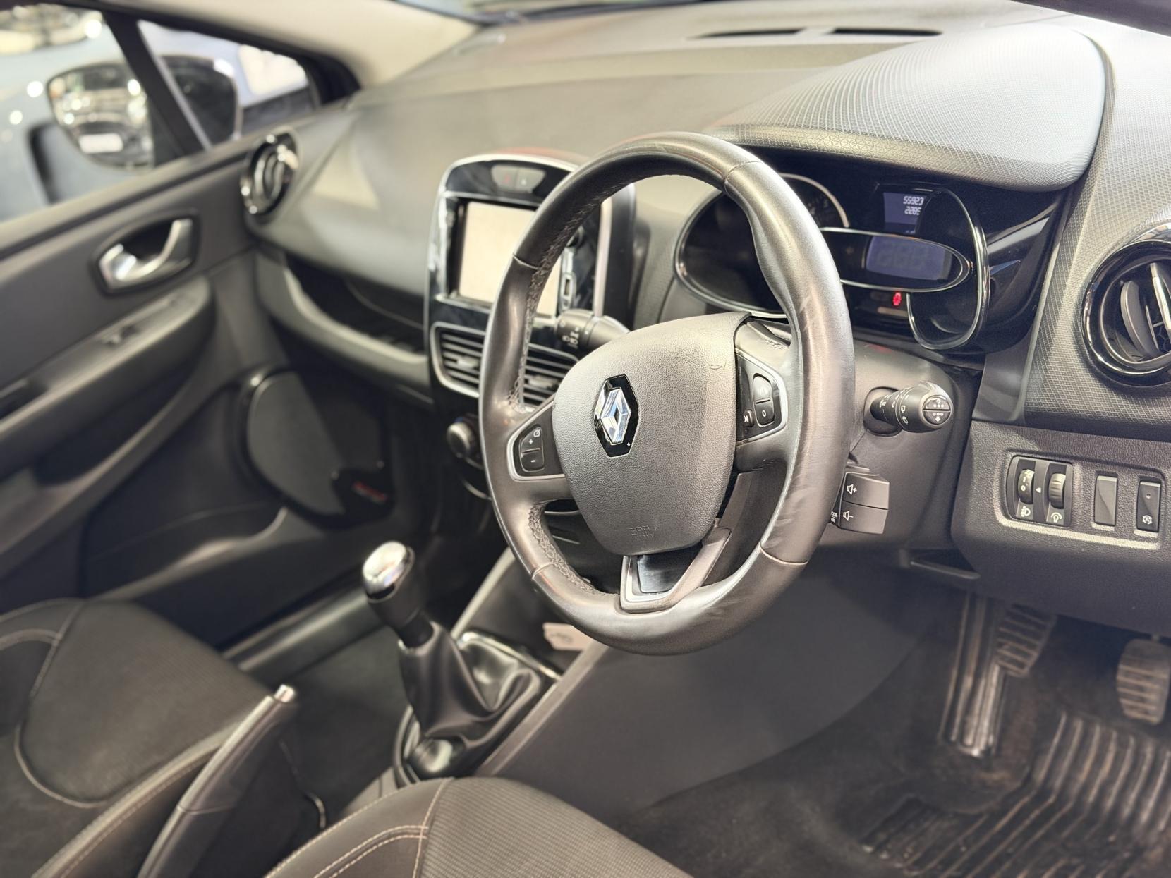 Renault Clio - Image 19