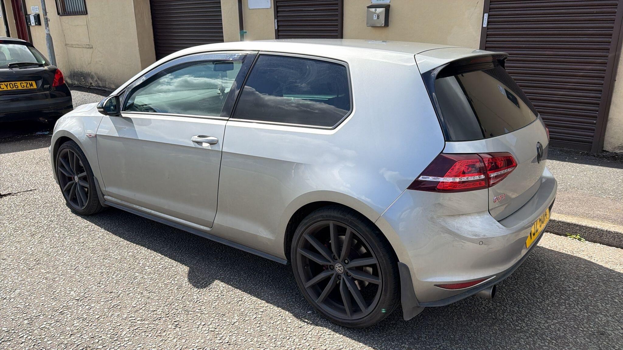 Volkswagen Golf - Image 4
