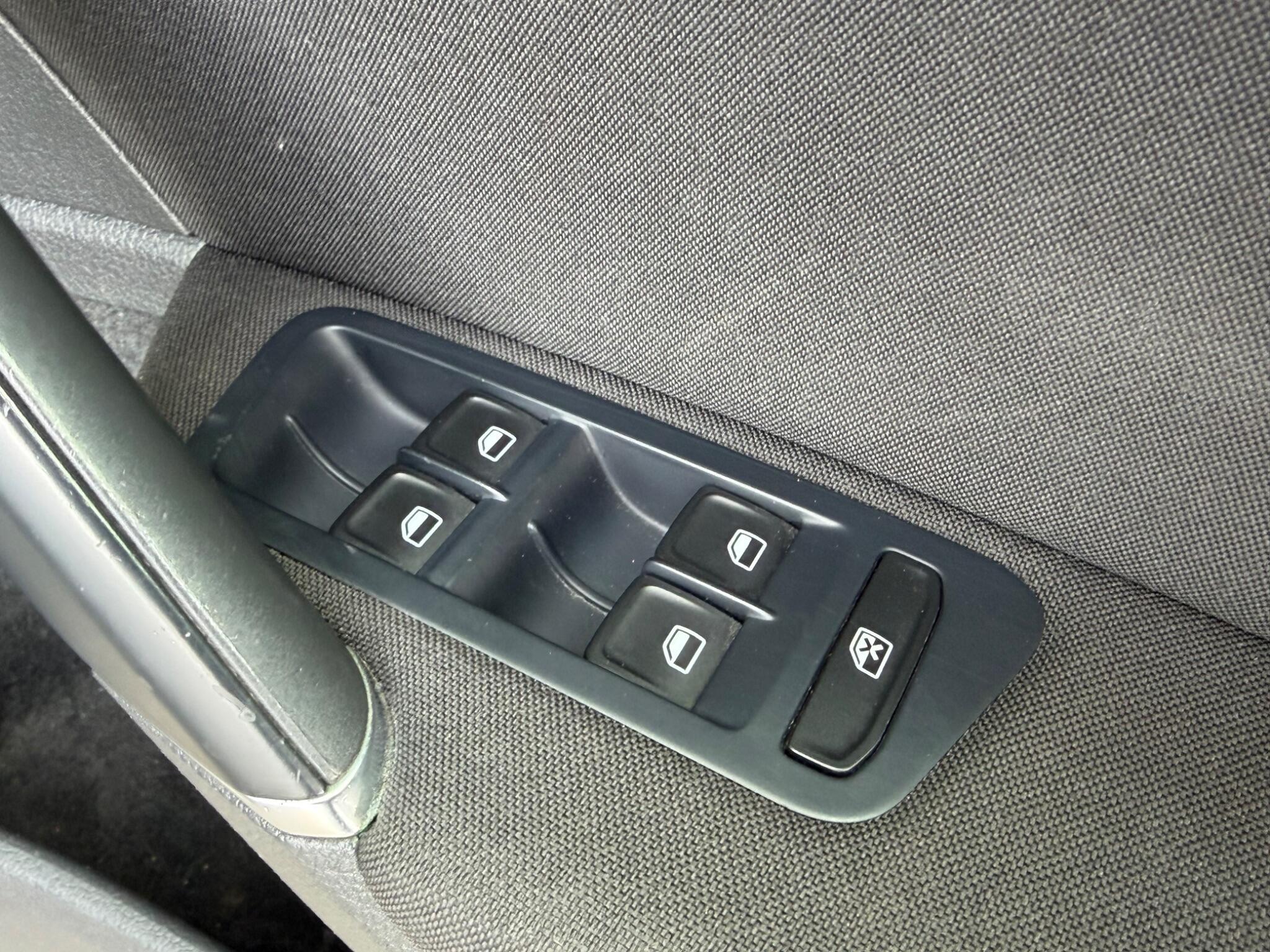 Volkswagen Golf - Image 13