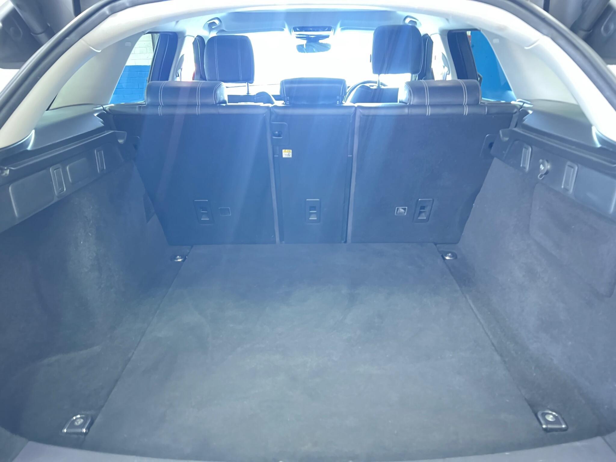 Land Rover Range Rover Velar - Image 24