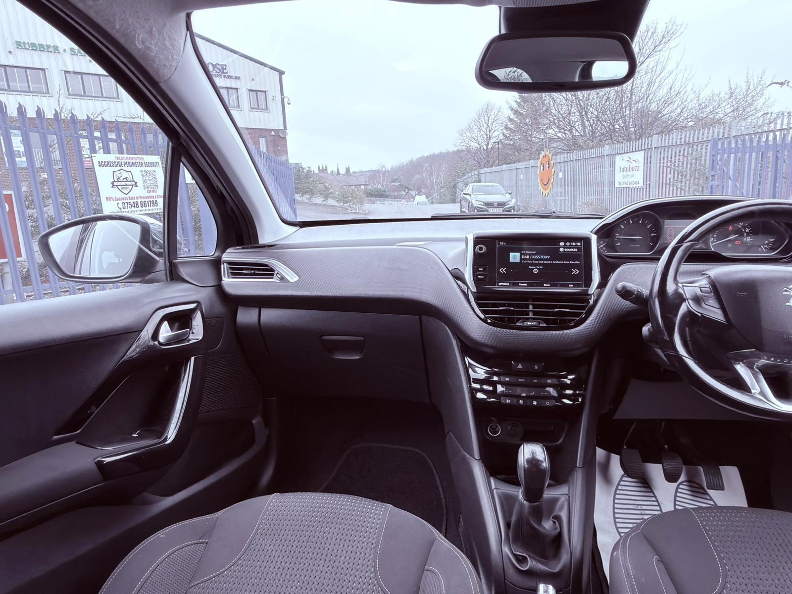 Peugeot 208 - Image 16