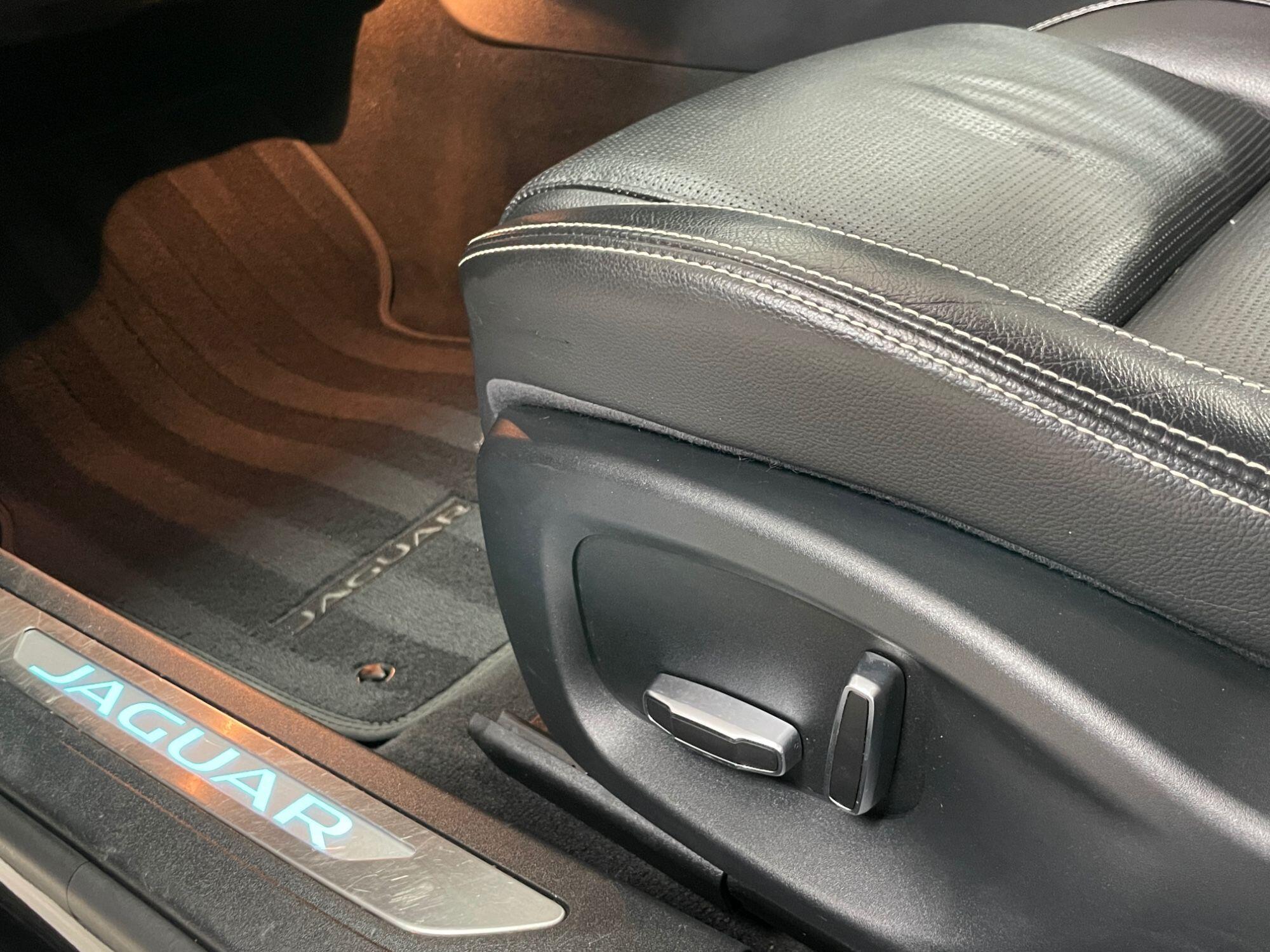 Jaguar XF - Image 32