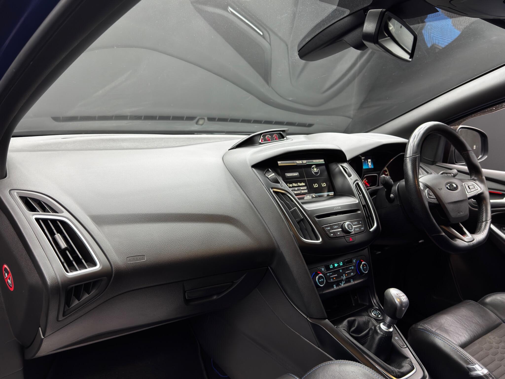 Ford Focus - Image 11