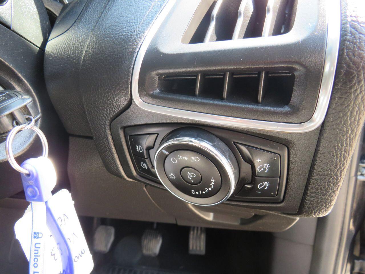 Ford Focus - Image 20