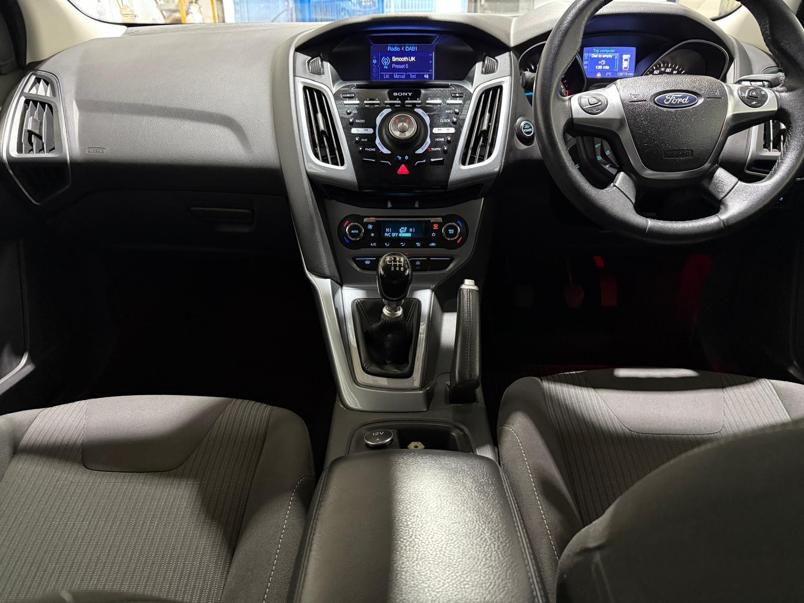 Ford Focus - Image 18