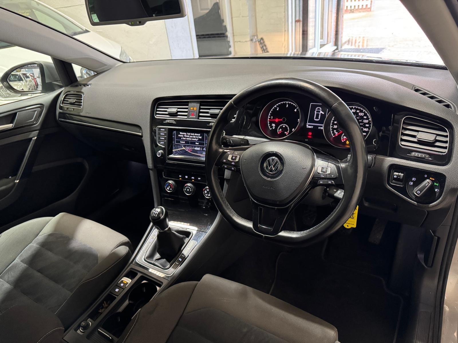 Volkswagen Golf - Image 22