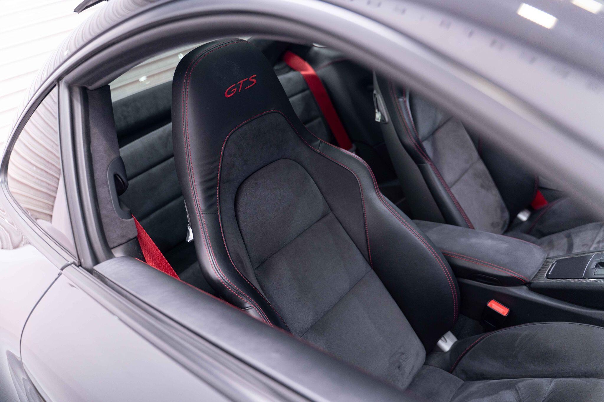 Porsche 911 - Image 6