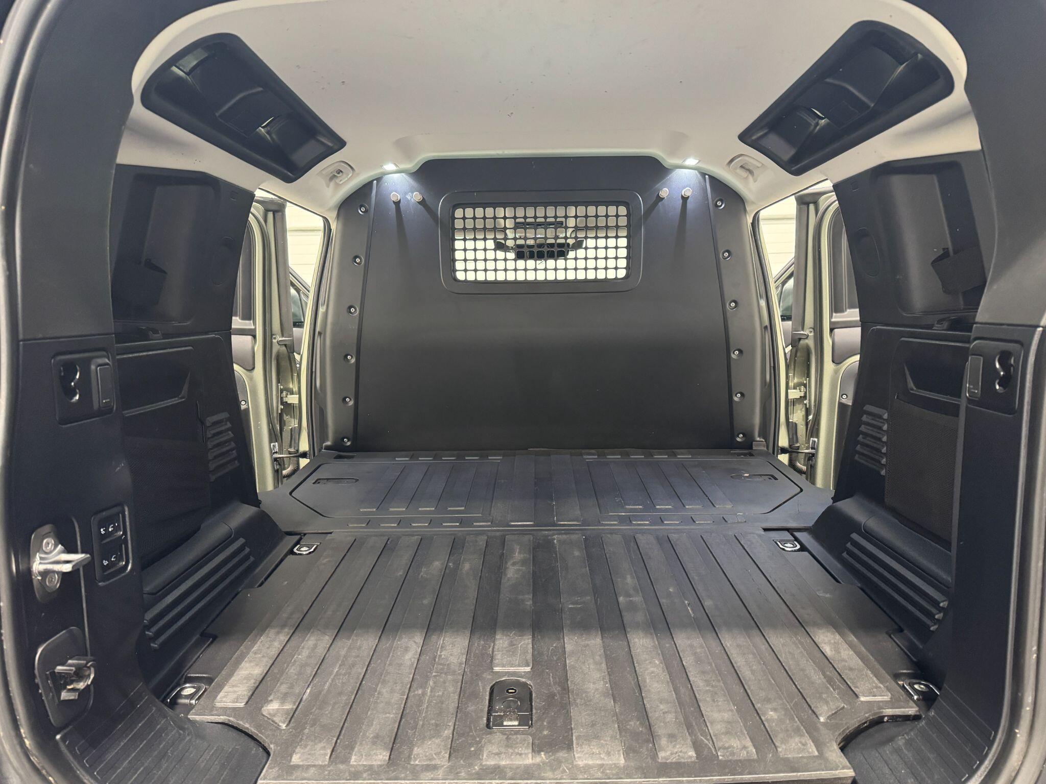 Land Rover Defender 110 - Image 58