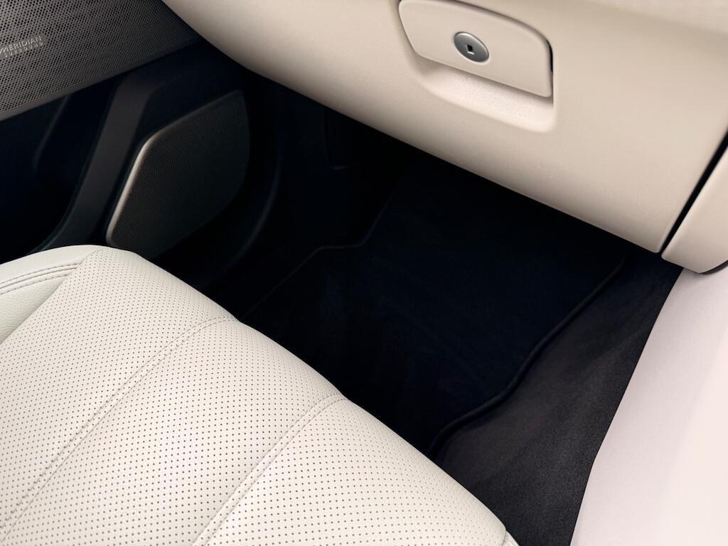 Land Rover Range Rover Velar - Image 64