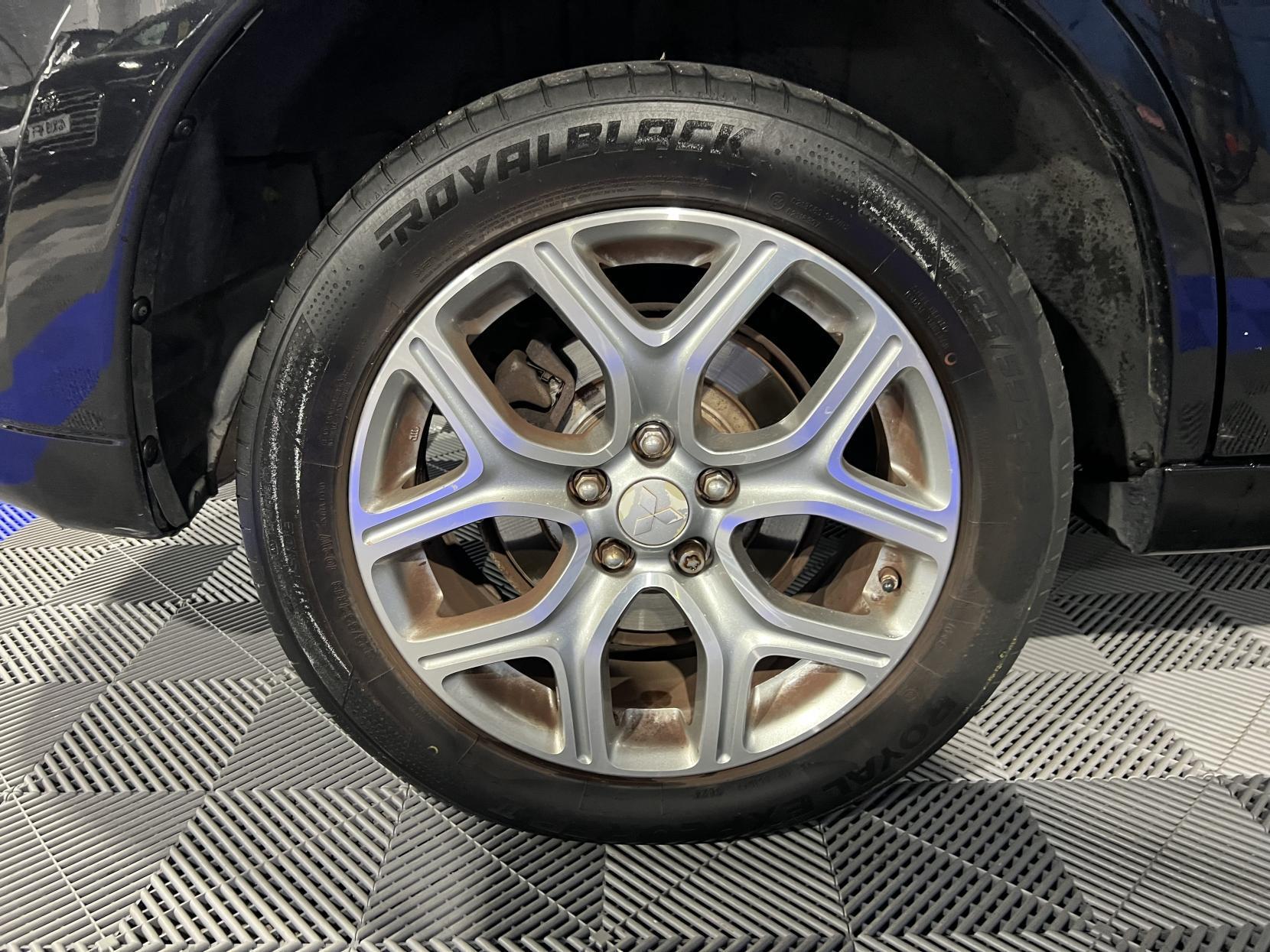 Mitsubishi Outlander - Image 10