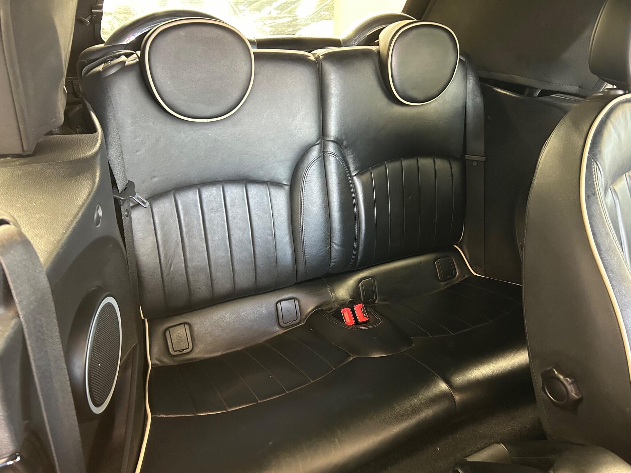 MINI Convertible - Image 24