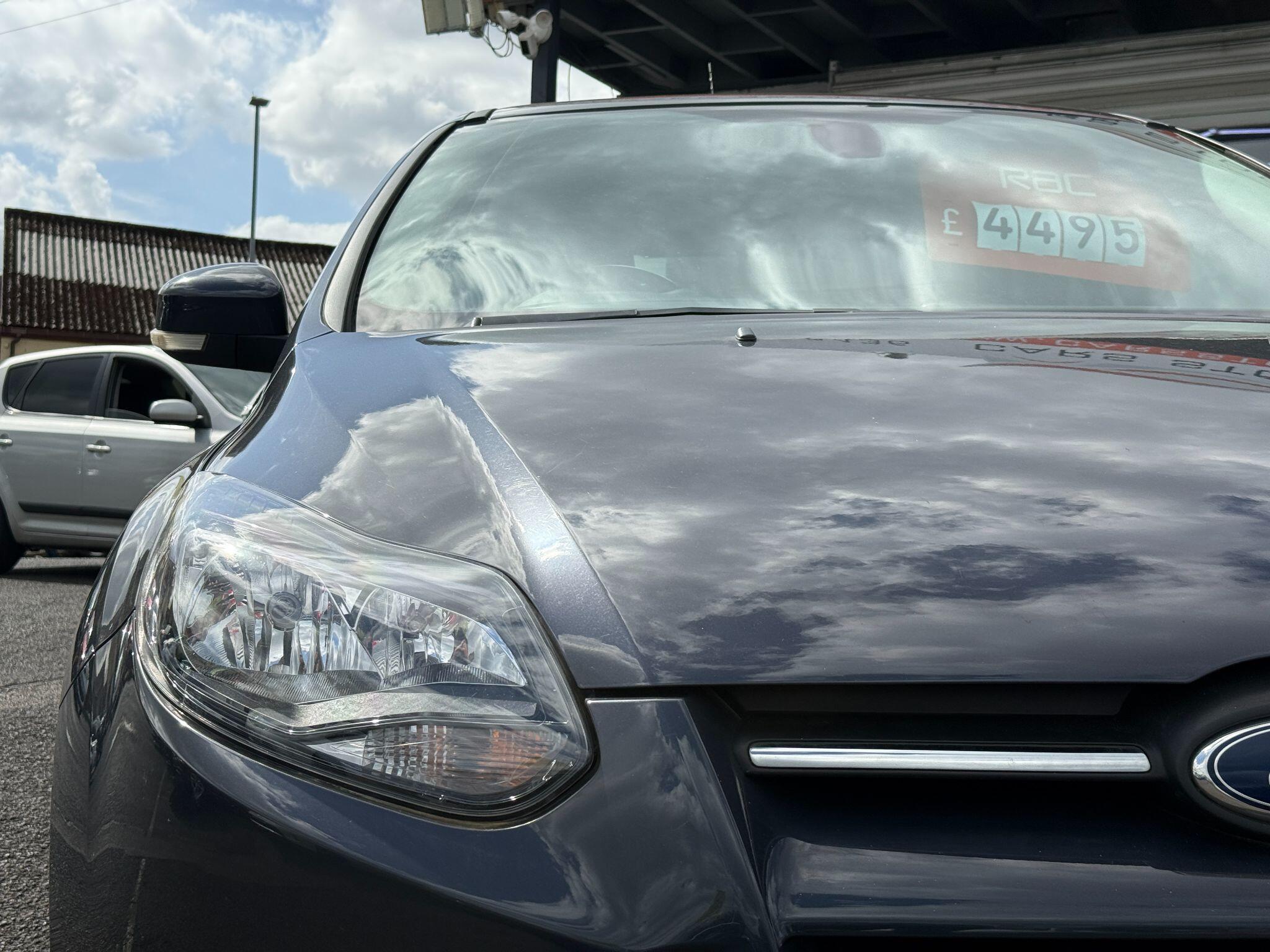 Ford Focus - Image 12