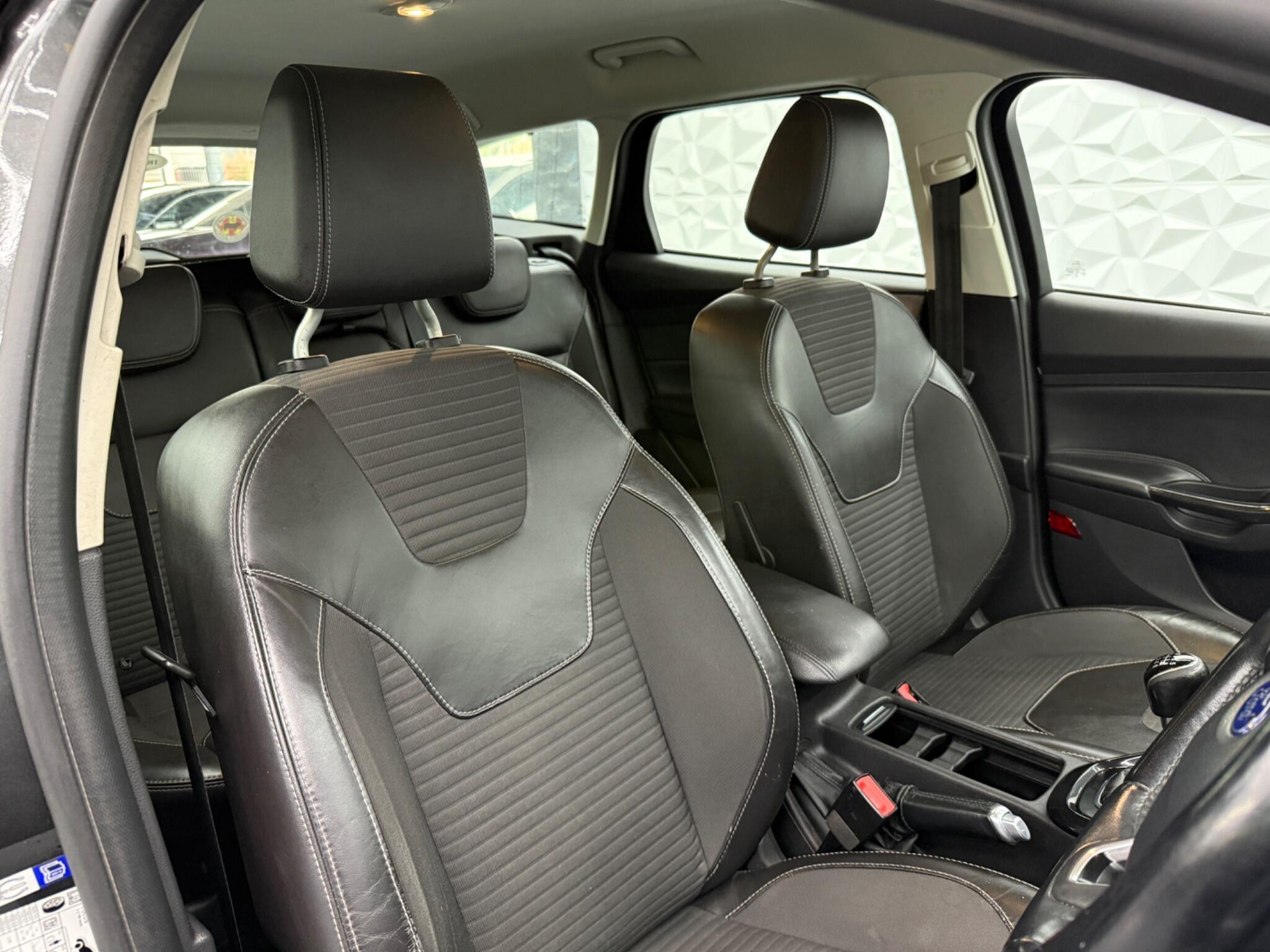 Ford Focus - Image 17