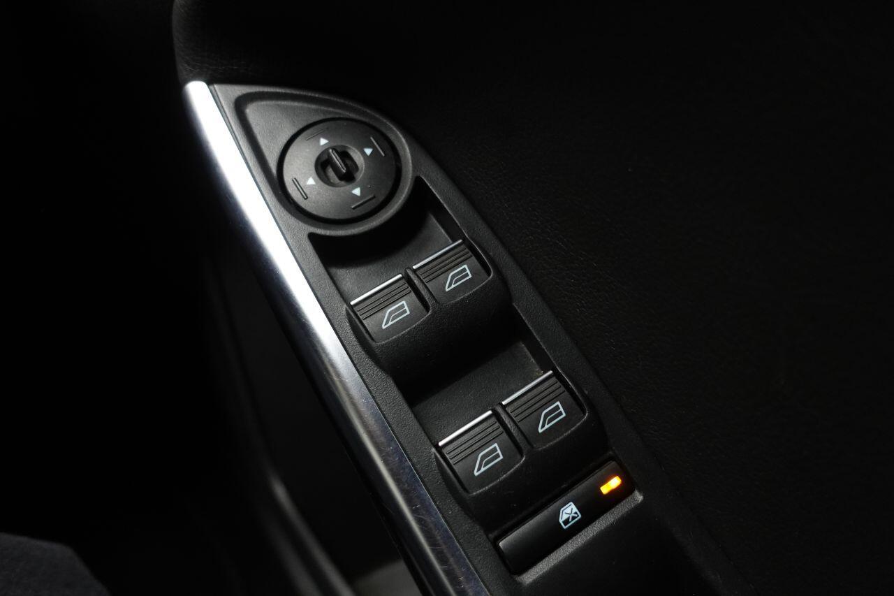 Ford Focus - Image 48