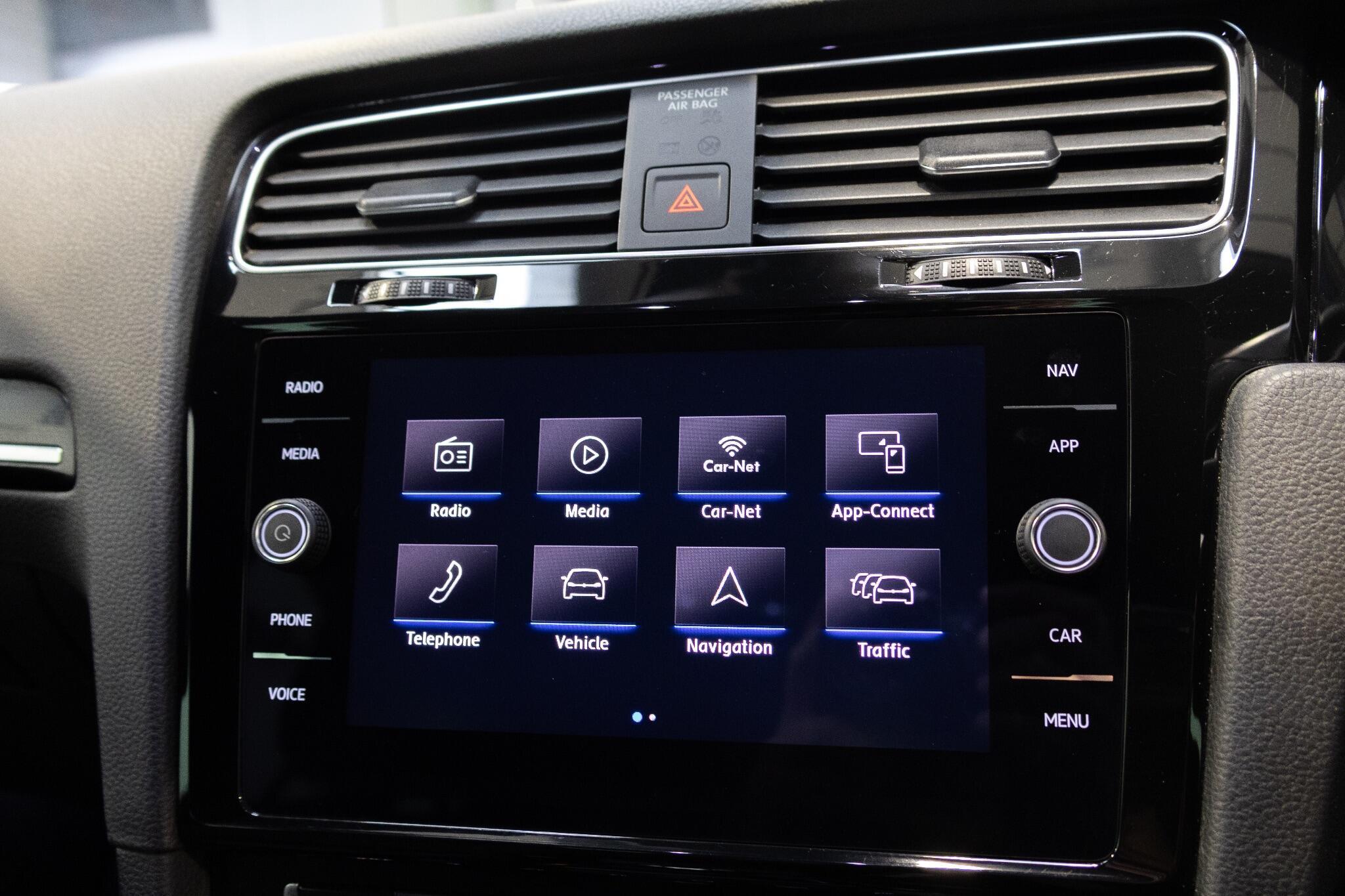 Volkswagen Golf - Image 19