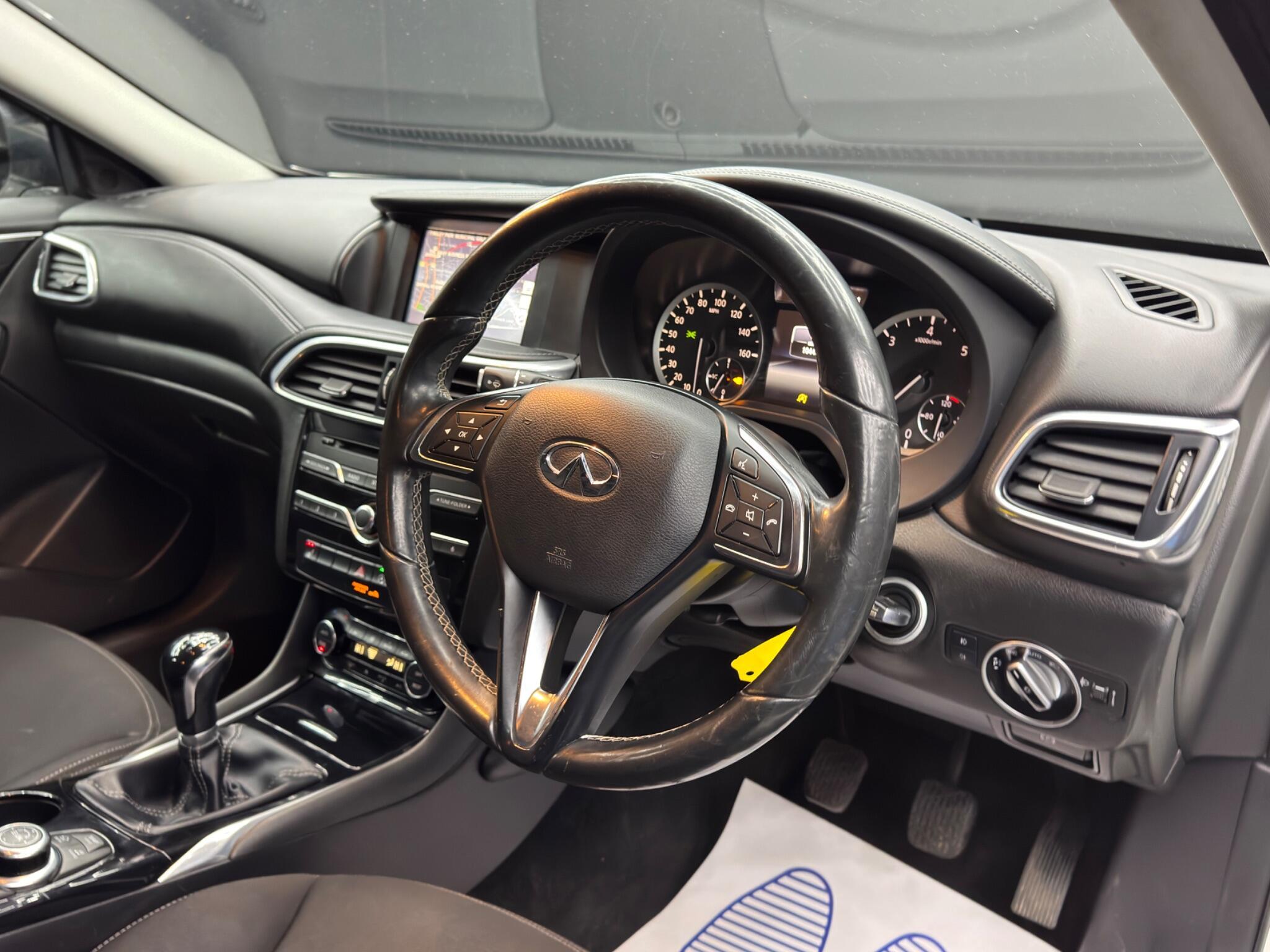 Infiniti Q30 - Image 9